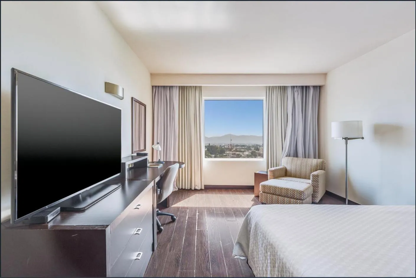 Bed in Fiesta Inn Monterrey Valle