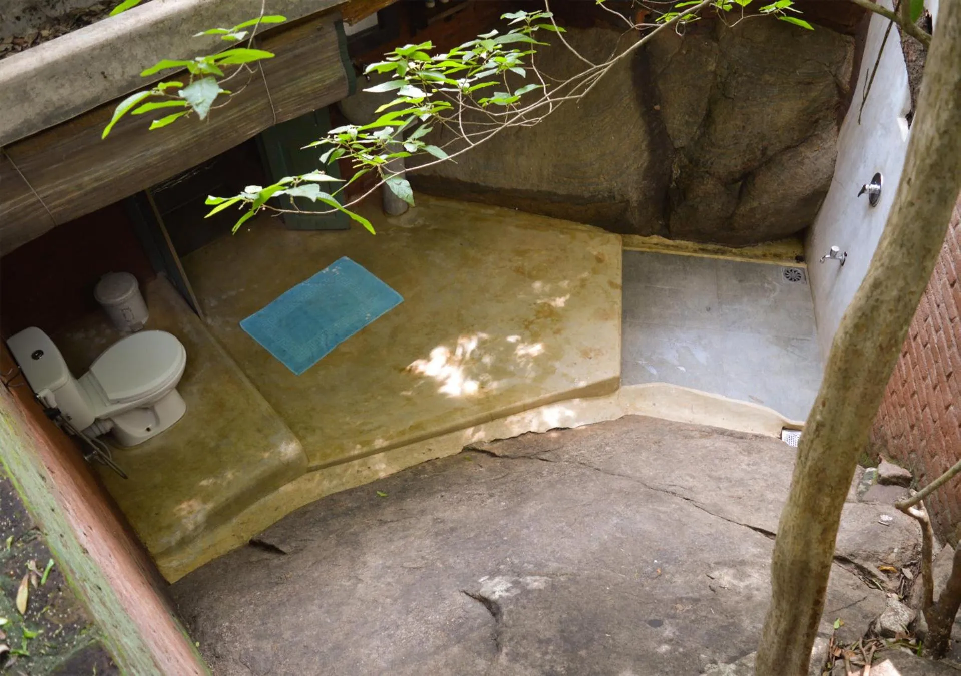 Bathroom in Back of Beyond - Wild Haven
