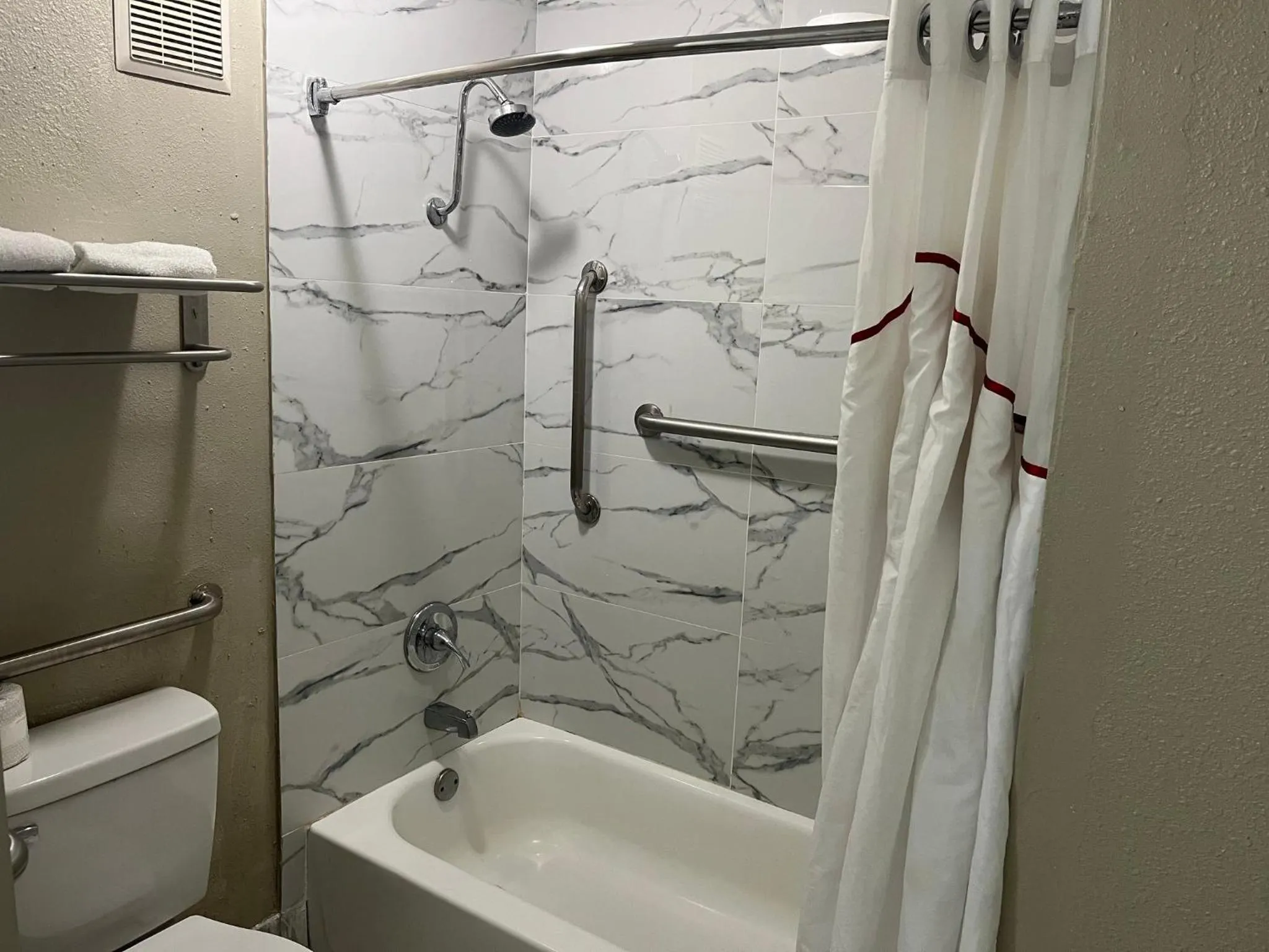 Bathroom in Red Roof Inn Kimball, TN I-24