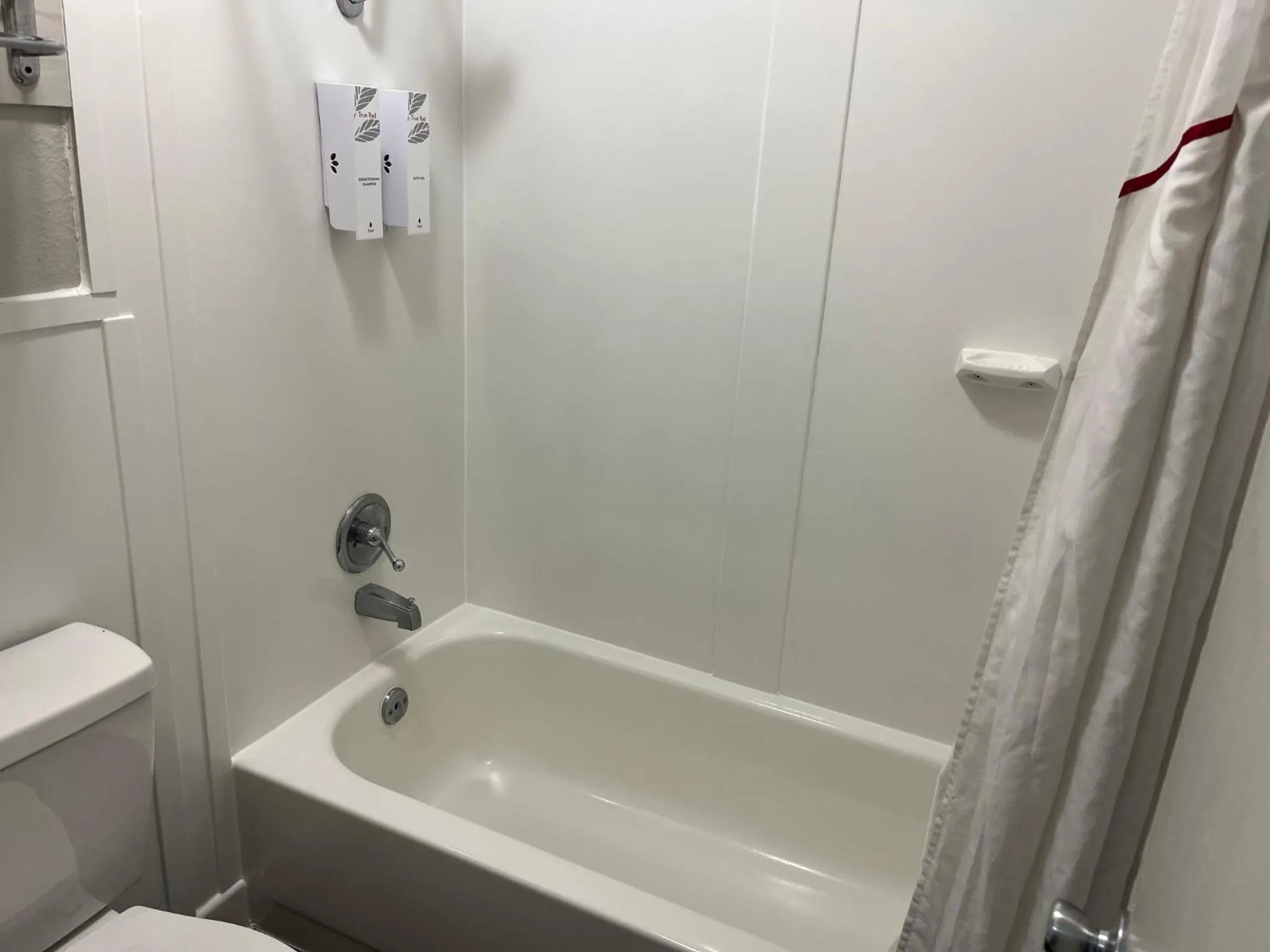 Bathroom in Red Roof Inn Kimball, TN I-24