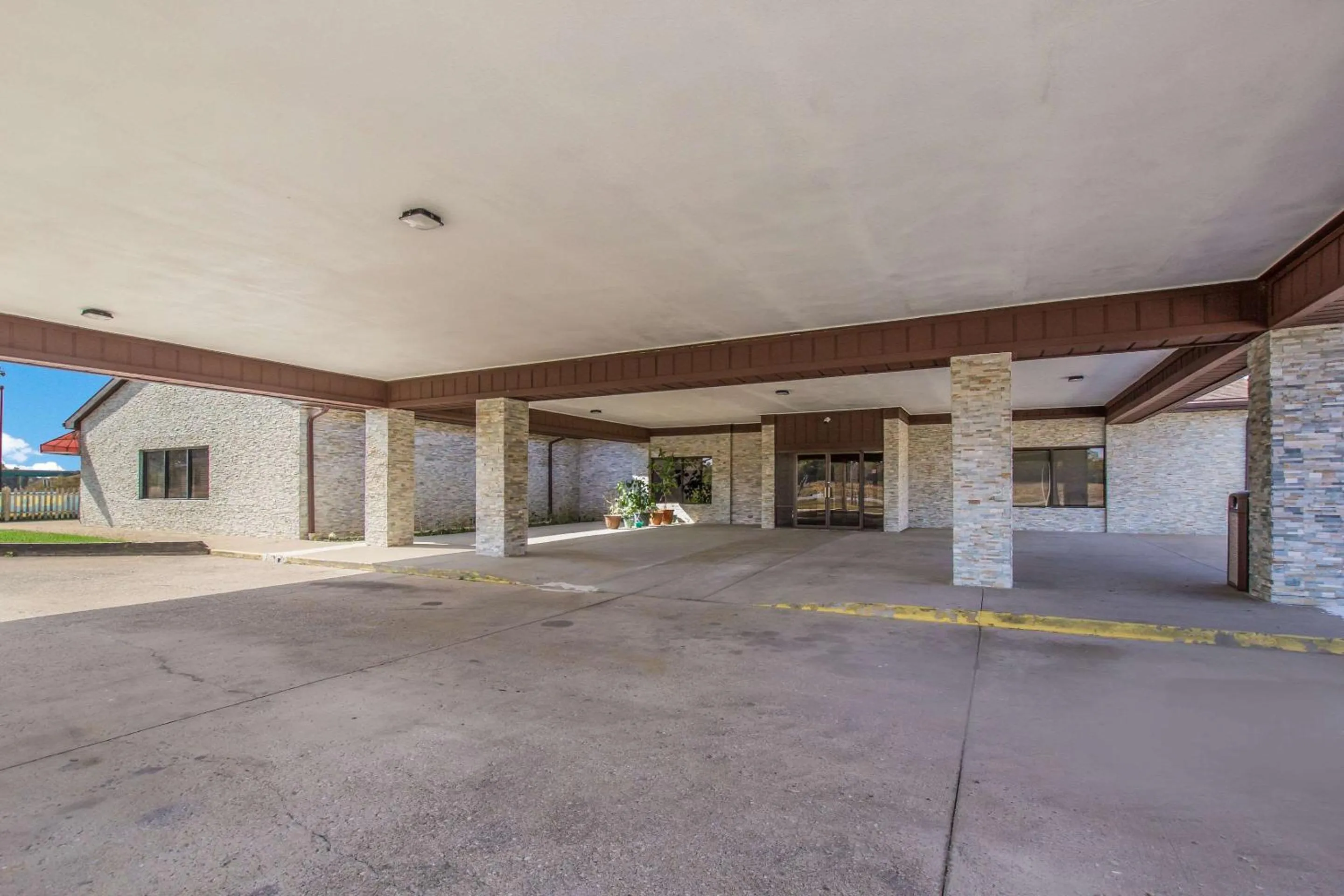 Property building in Quality Inn Grayville