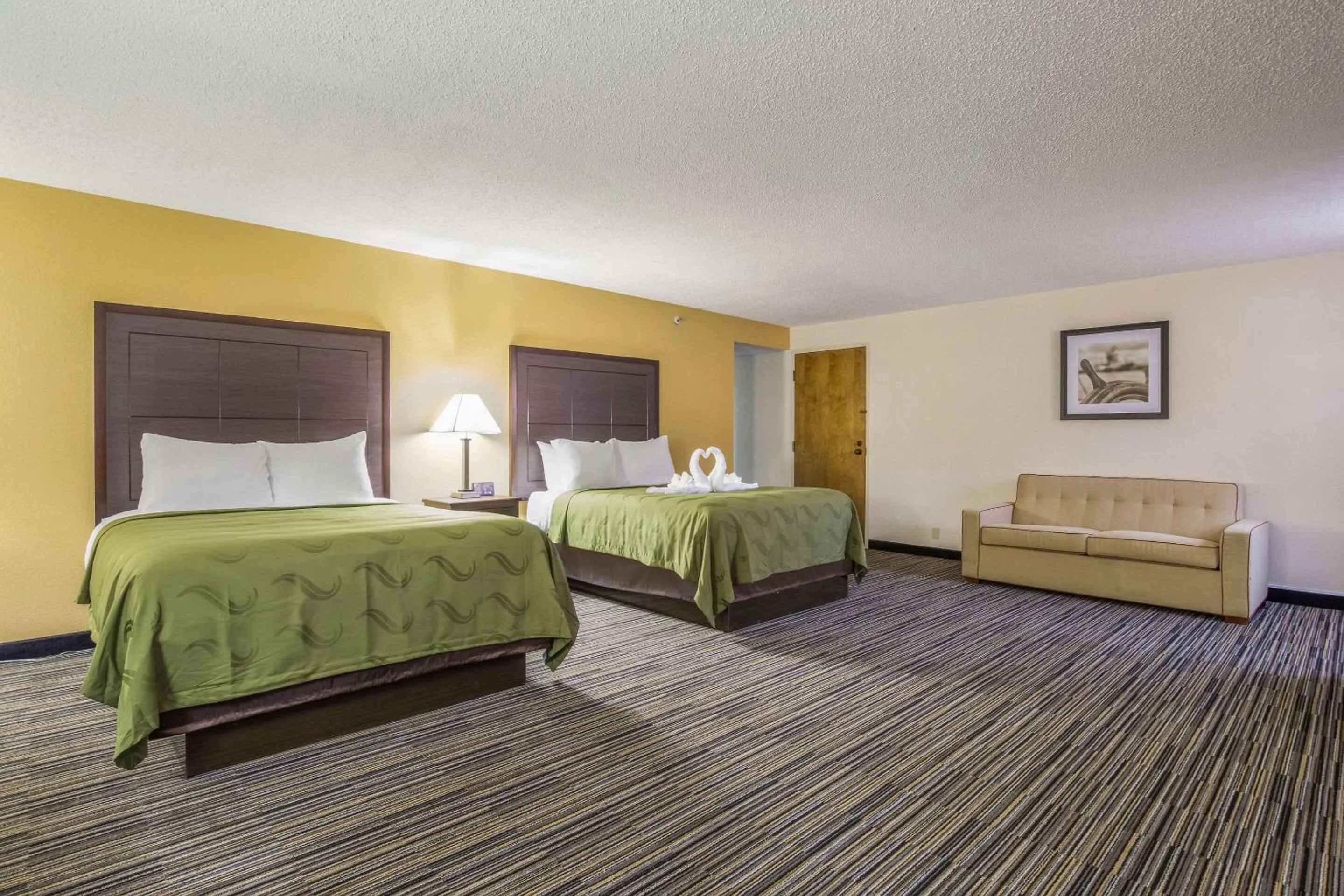 Photo of the whole room, Bed in Quality Inn Grayville