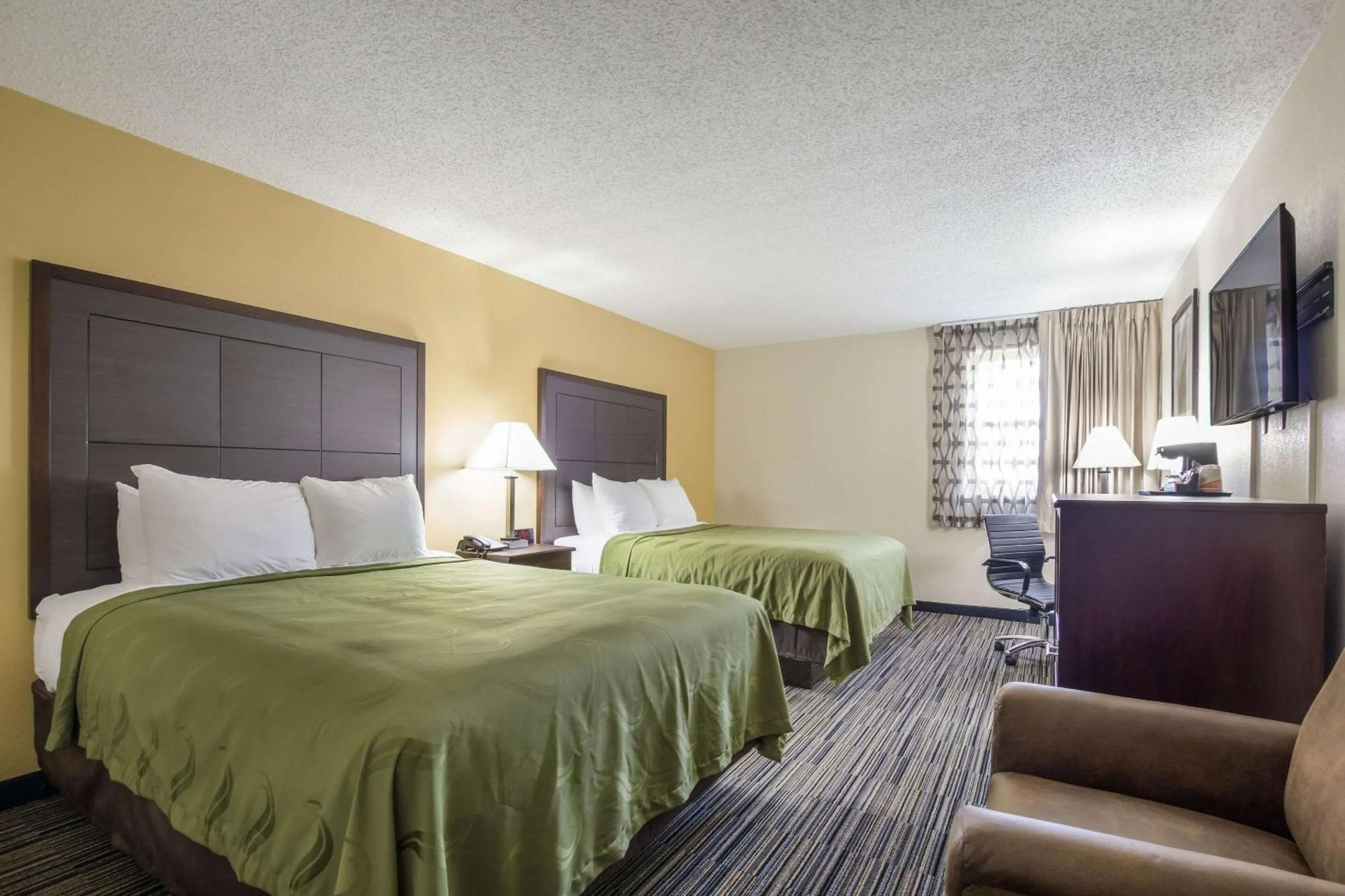 Photo of the whole room, Bed in Quality Inn Grayville