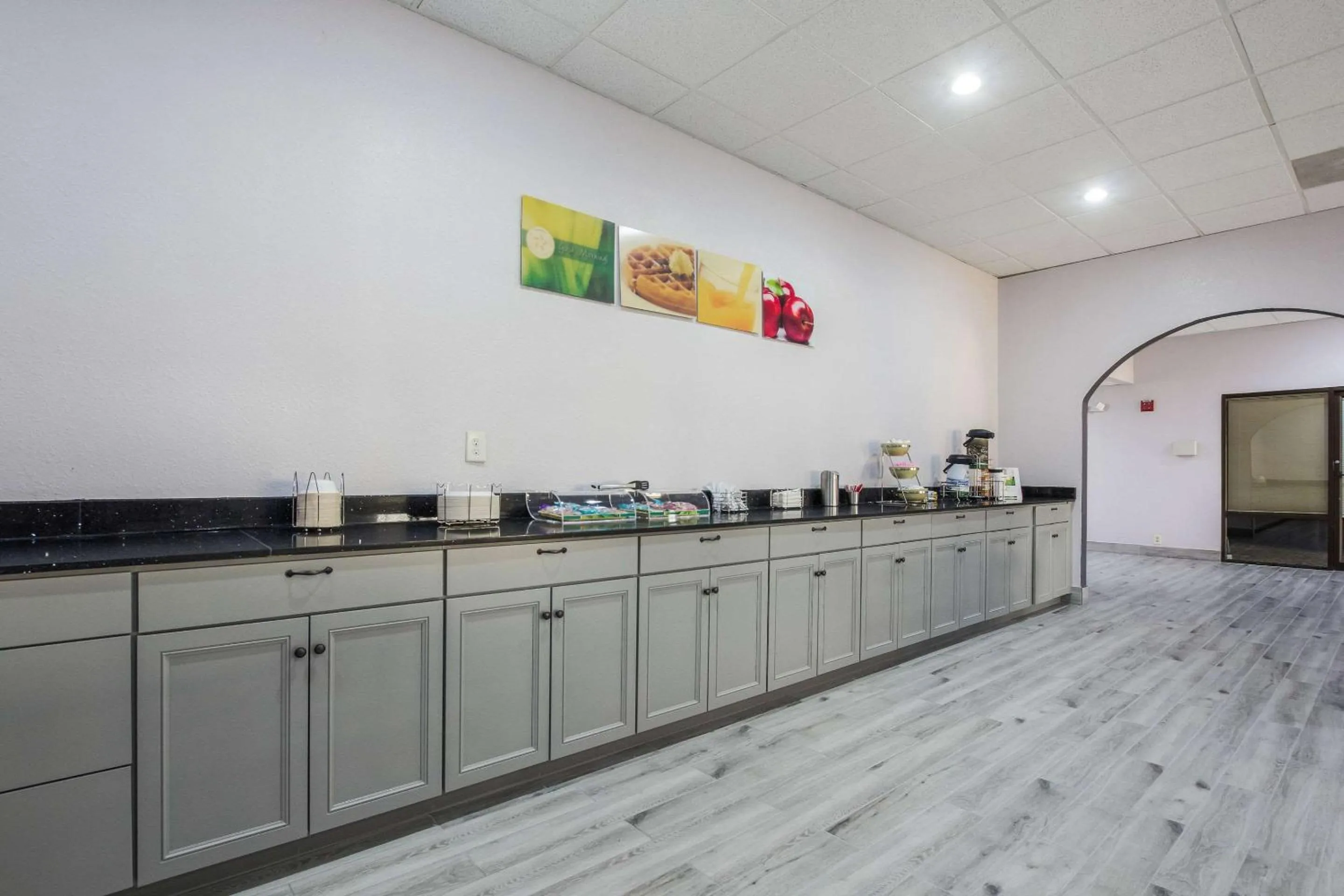 Restaurant/places to eat in Quality Inn Grayville