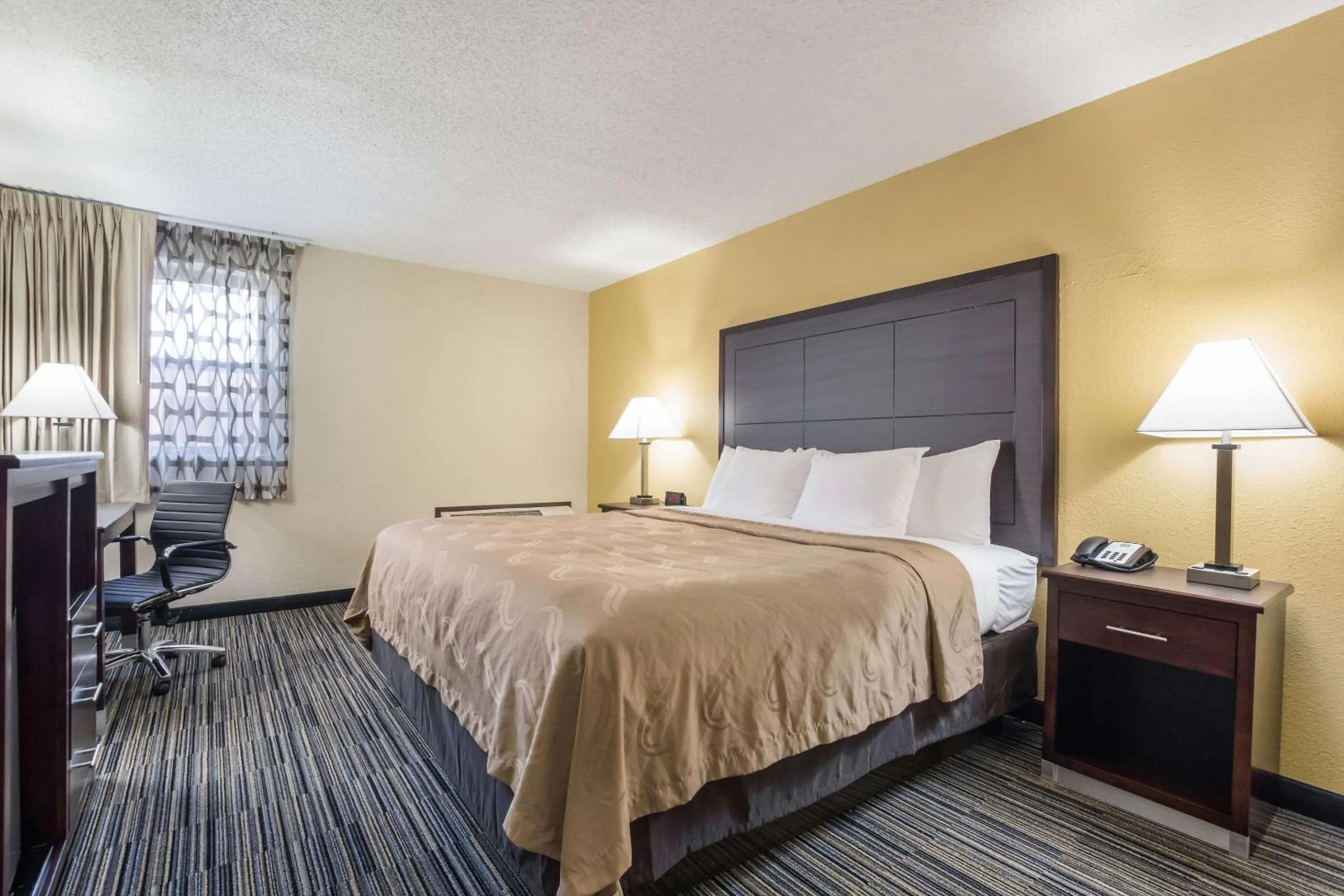 Photo of the whole room, Bed in Quality Inn Grayville