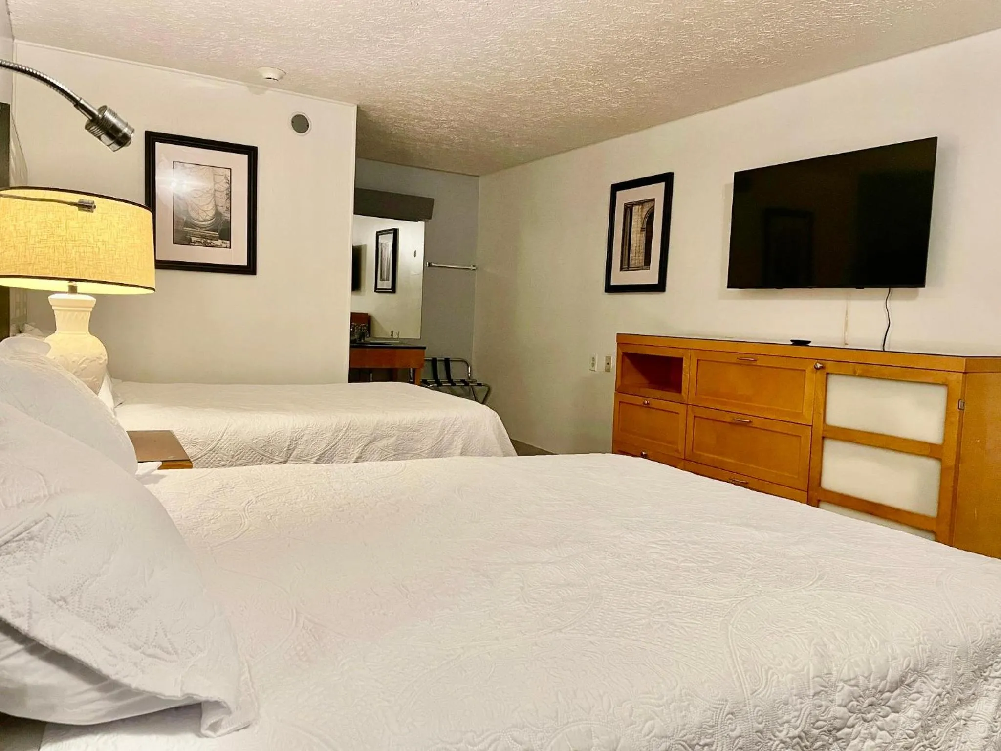 Bed in Motel M Lewisburg