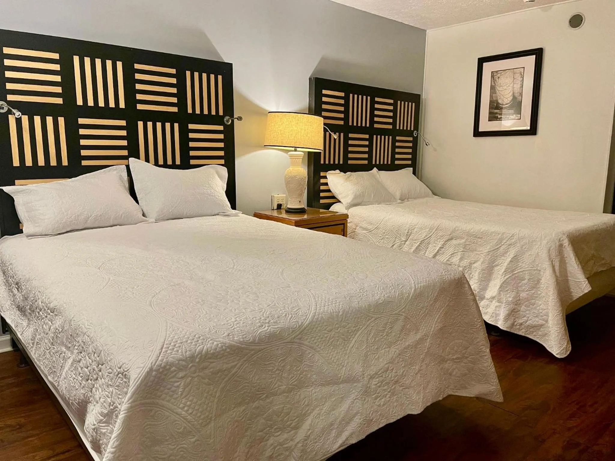 Bed in Motel M Lewisburg