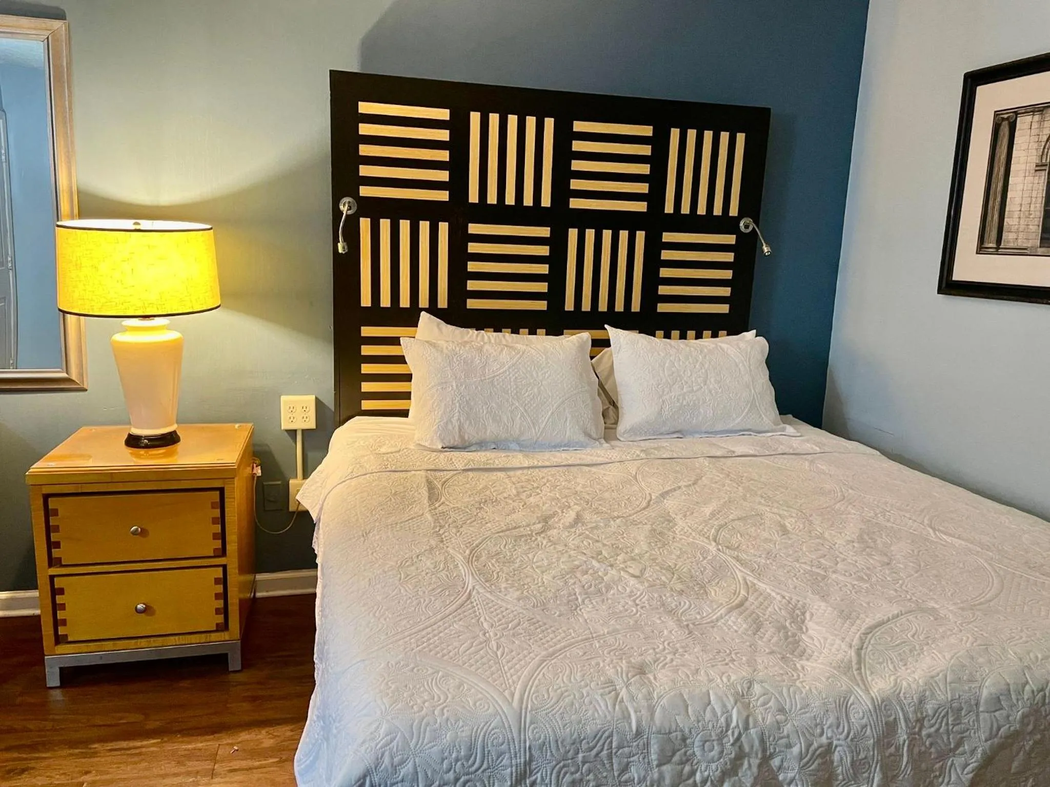 Bed in Motel M Lewisburg