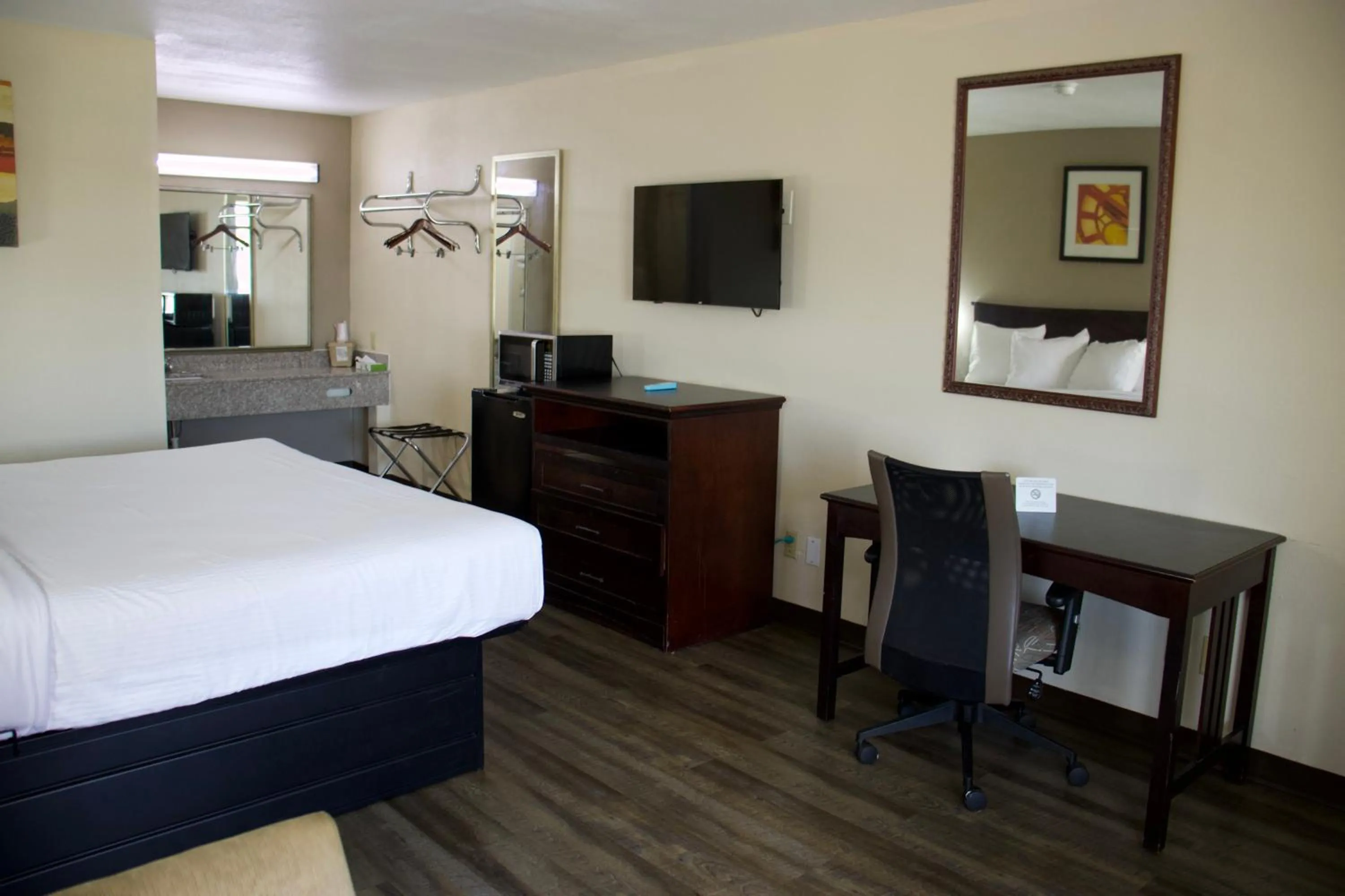 Bed in Legacy Inn - Cookeville