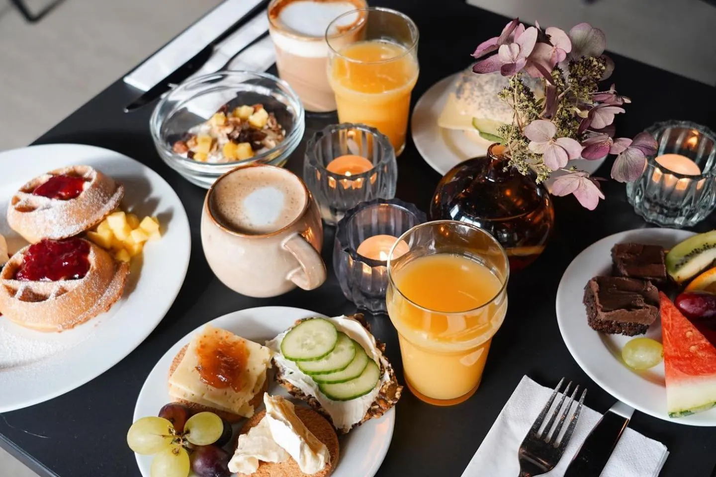 Buffet breakfast in First Hotel Kokoloko