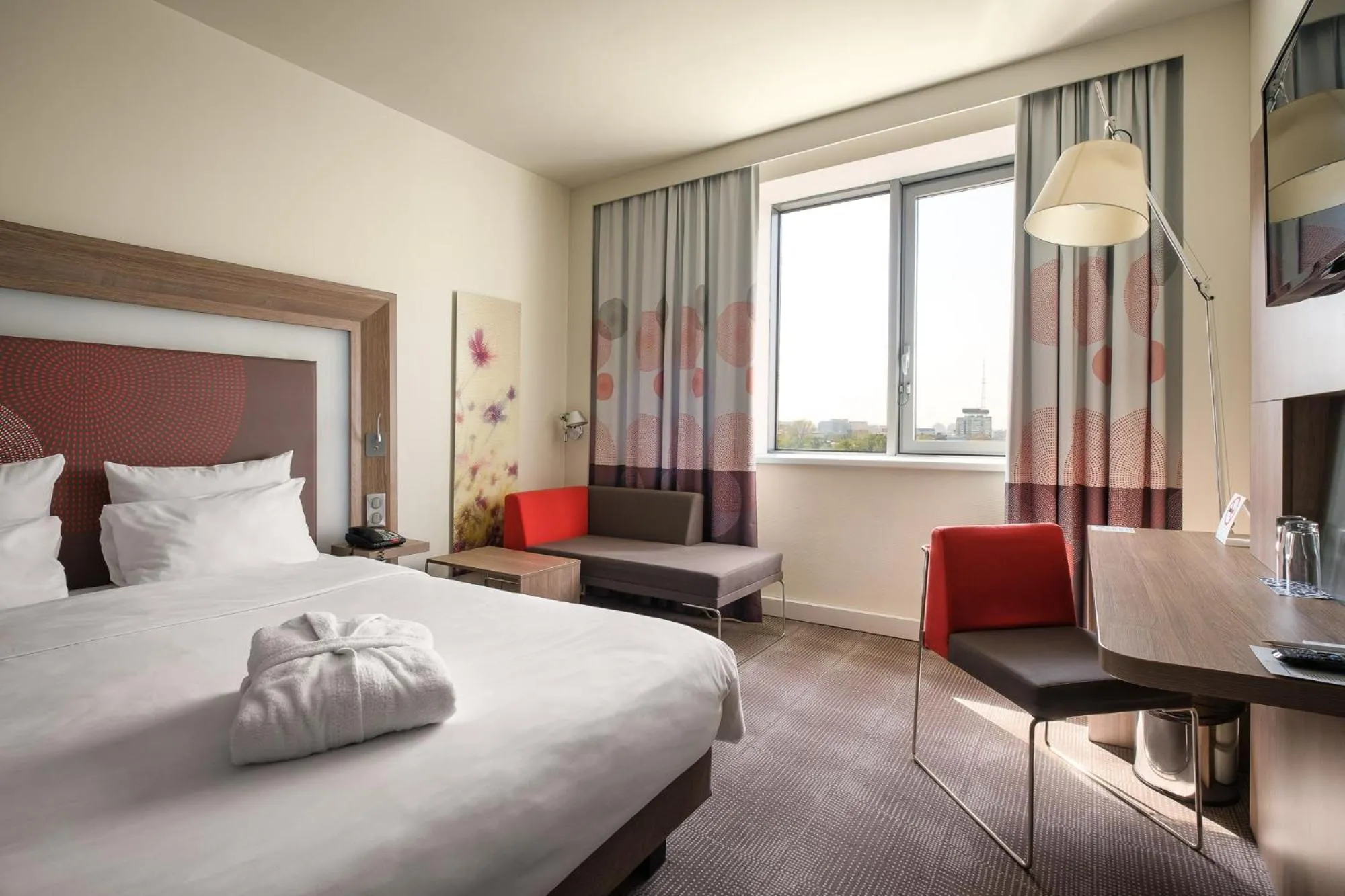 Coffee/tea facilities, Bed in Novotel Almaty City Center