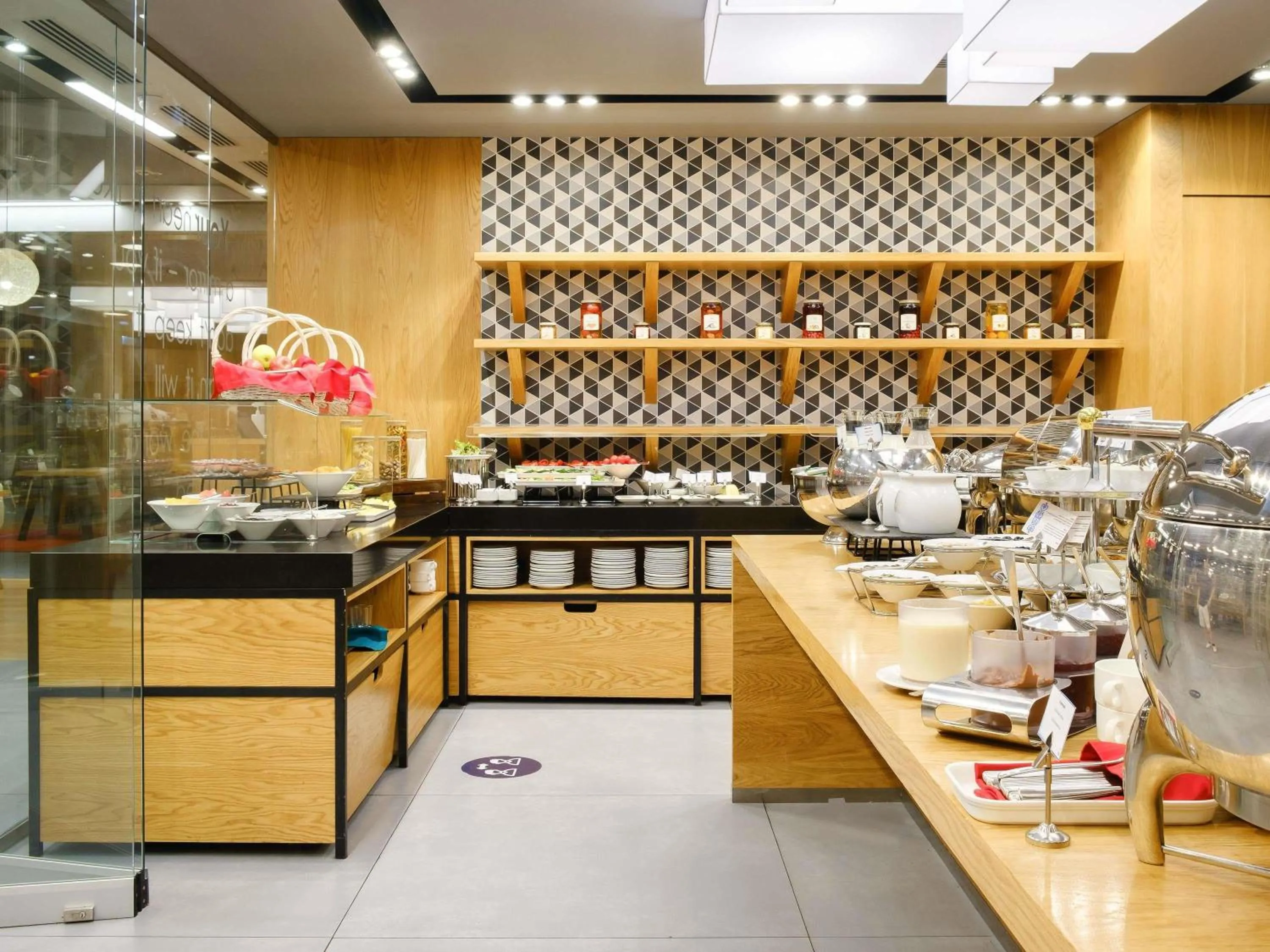 Restaurant/places to eat in Novotel Almaty City Center