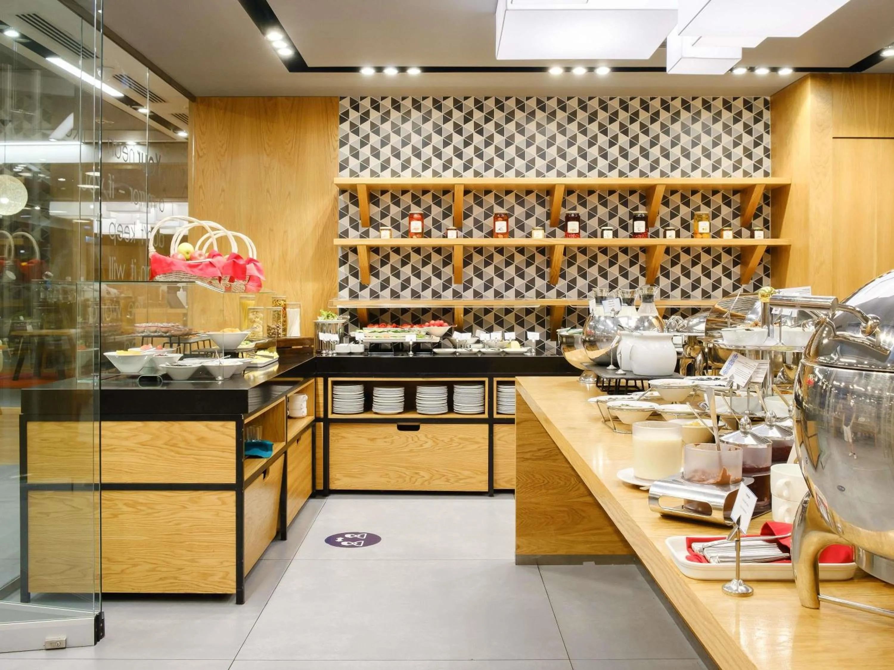 Restaurant/places to eat in Novotel Almaty City Center