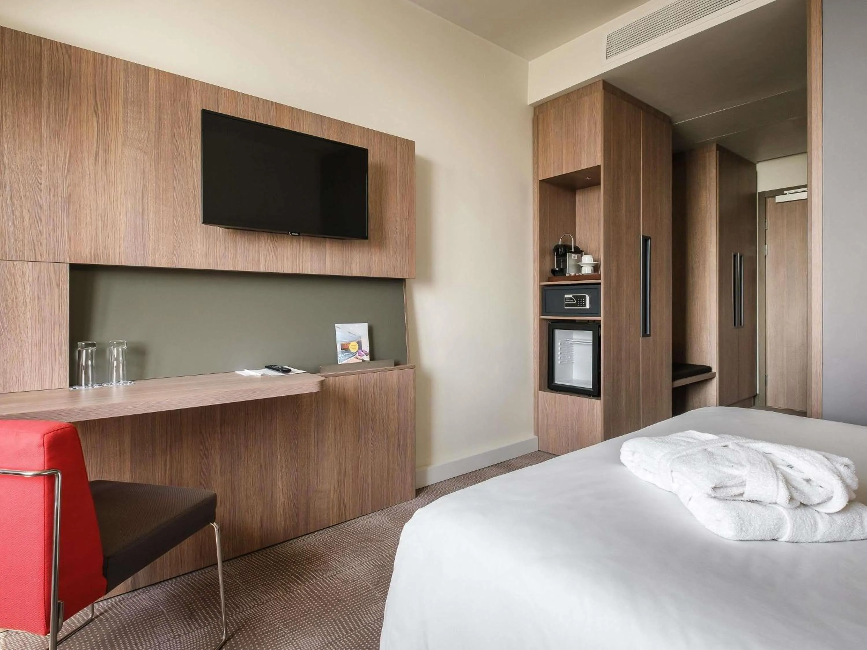 Bedroom, Bed in Novotel Almaty City Center