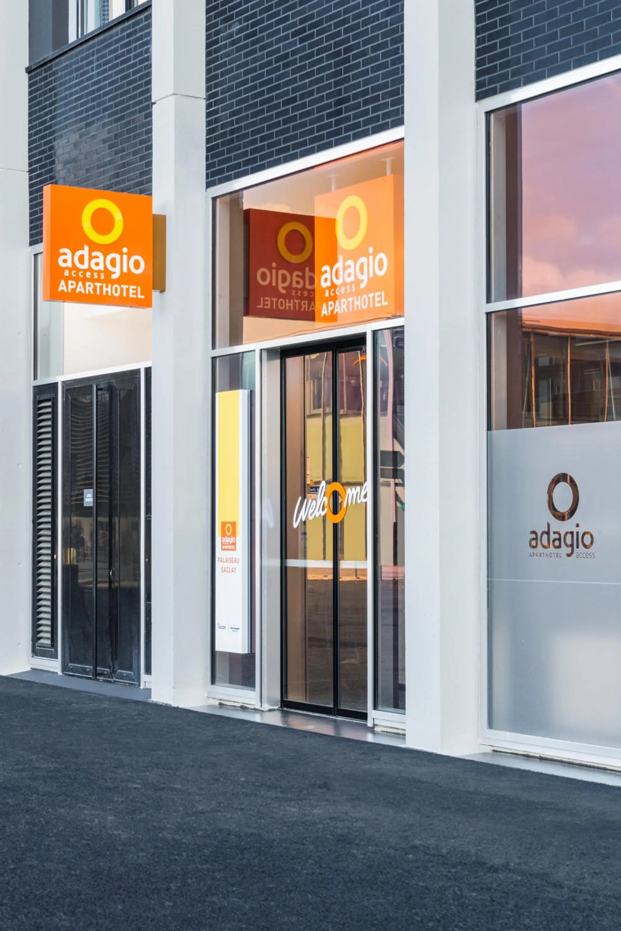 Facade/entrance in Aparthotel Adagio access Palaiseau Saclay