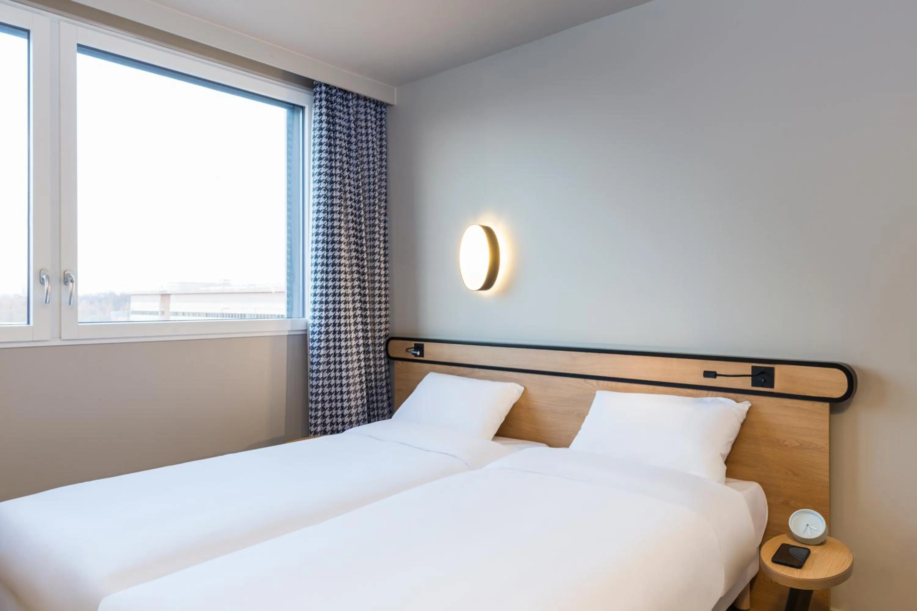 Bed in Aparthotel Adagio access Palaiseau Saclay