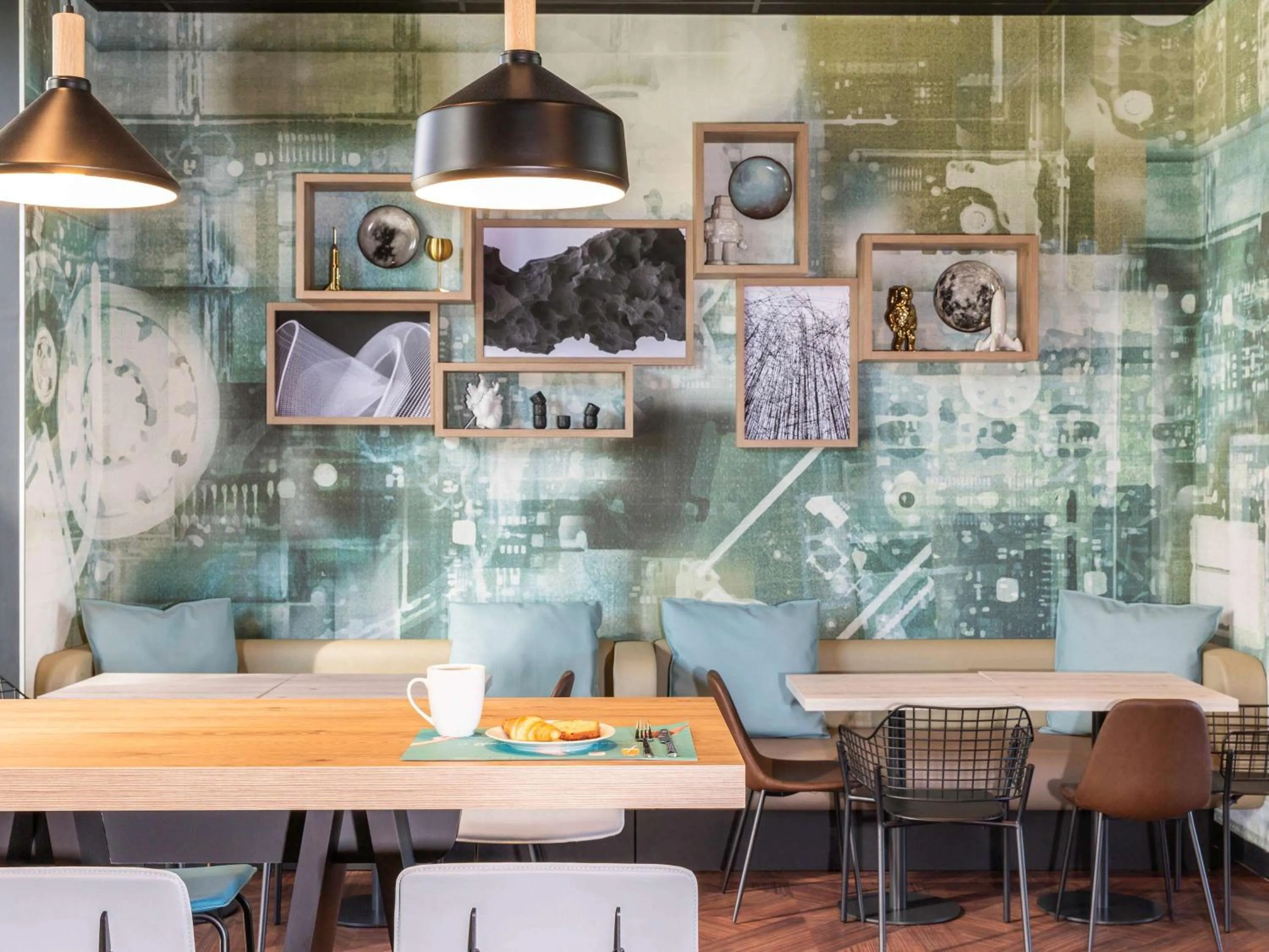 Restaurant/places to eat in Aparthotel Adagio access Palaiseau Saclay