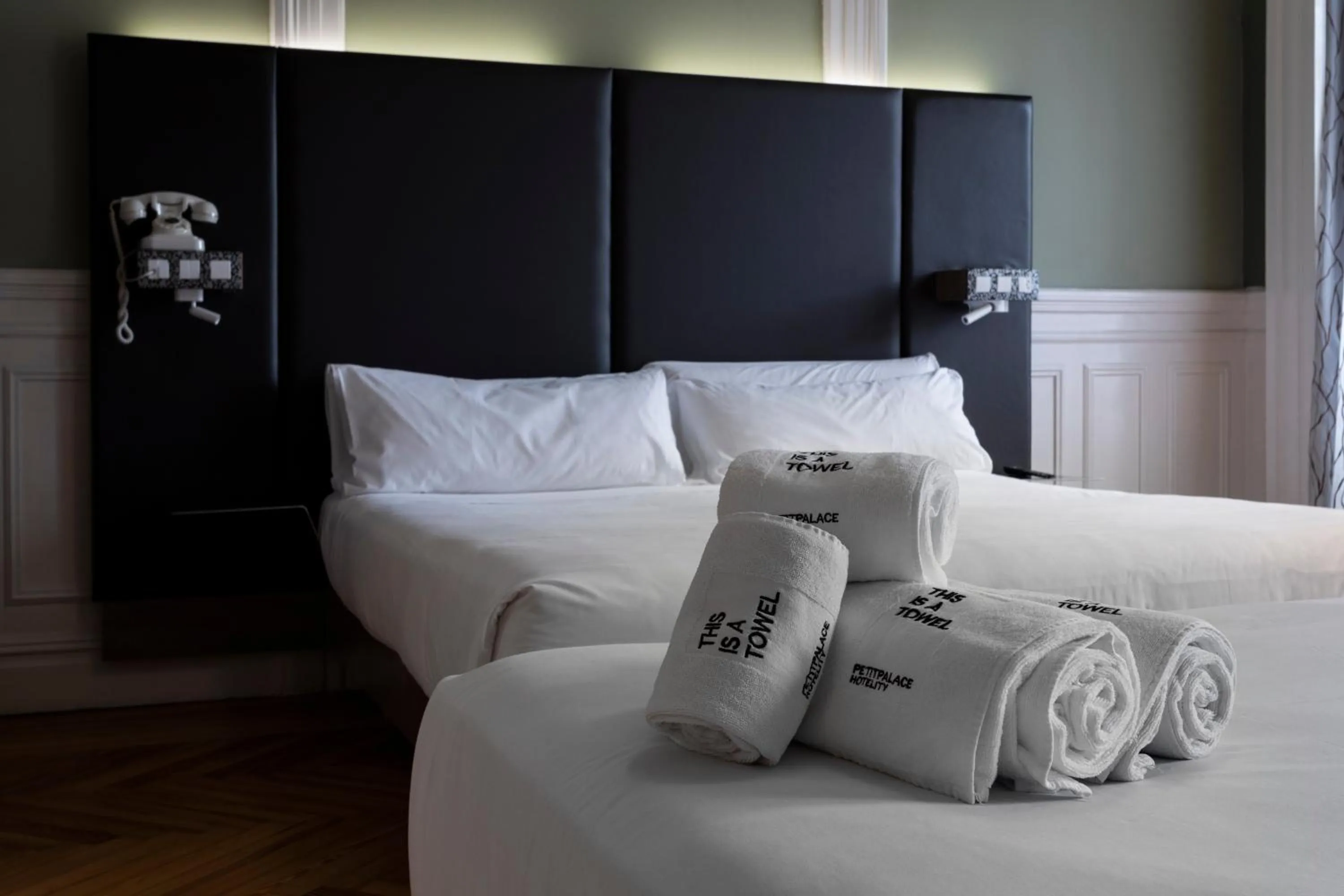 Bed in Petit Palace Lealtad Plaza