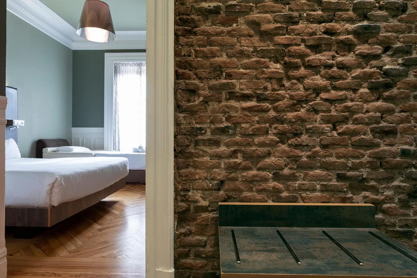 Photo of the whole room, Bed in Petit Palace Lealtad Plaza