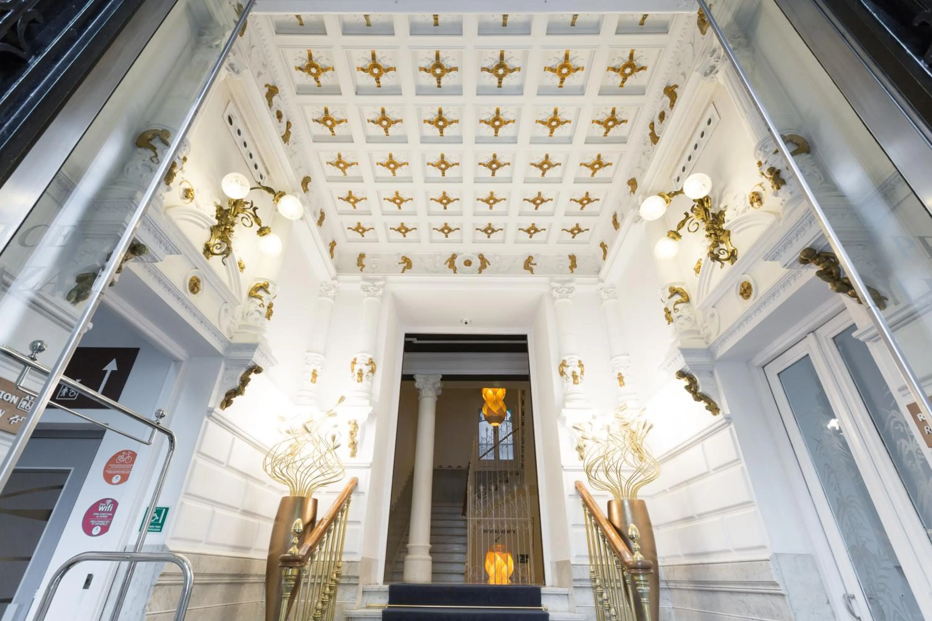 Facade/entrance in Petit Palace Lealtad Plaza