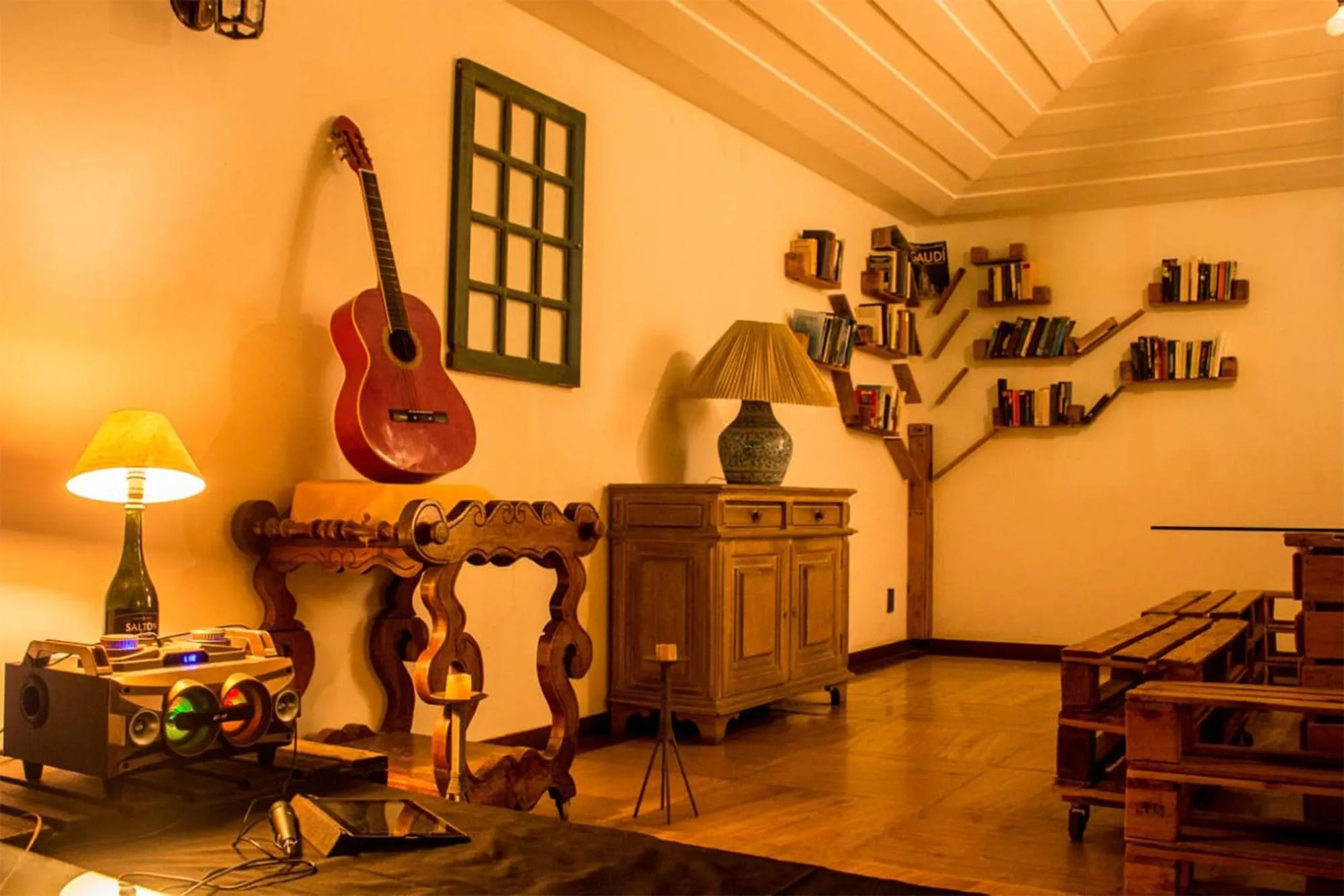 Library in The Eco Palace Hostel