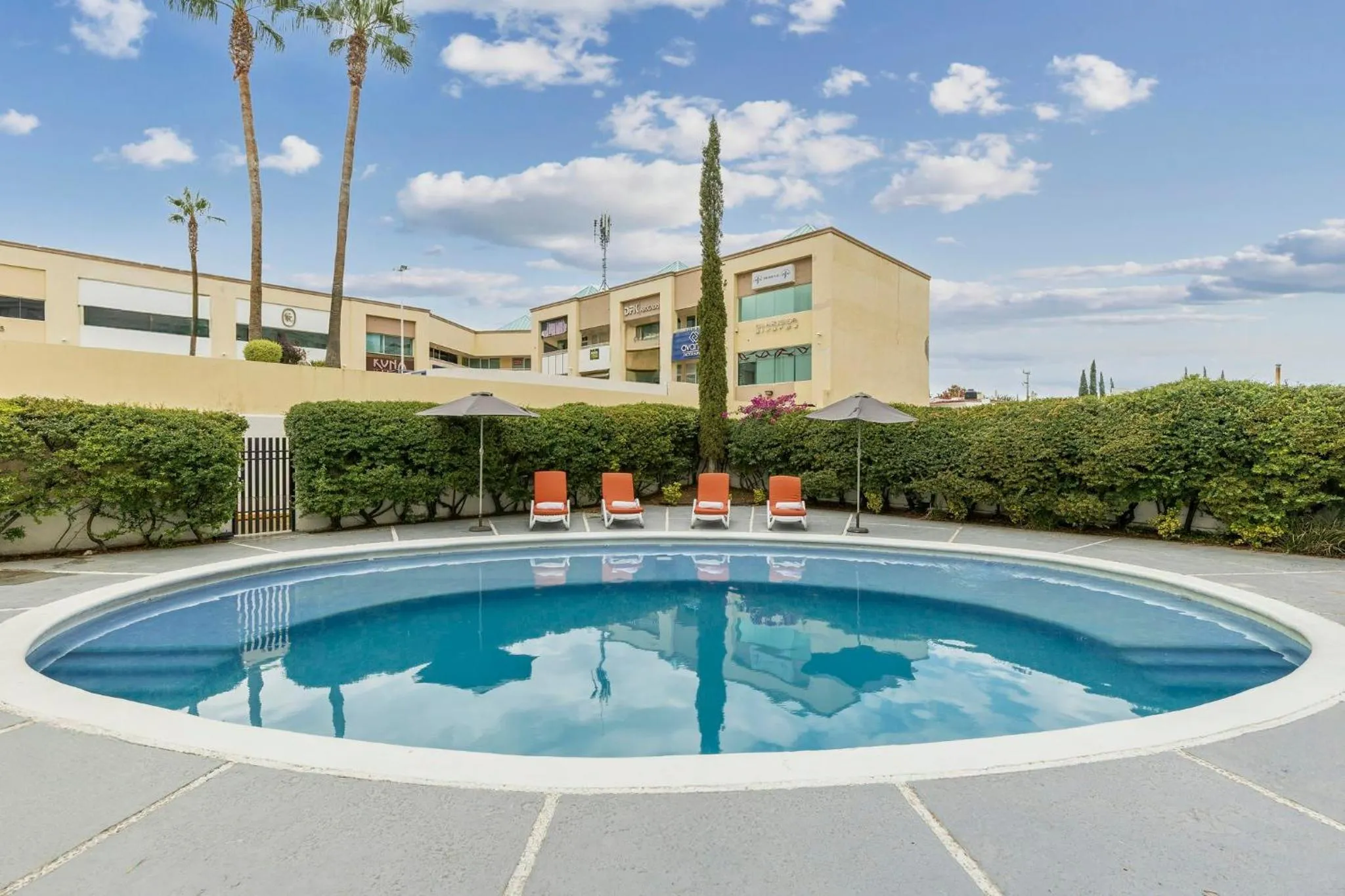Swimming pool in Fiesta Inn Express Chihuahua