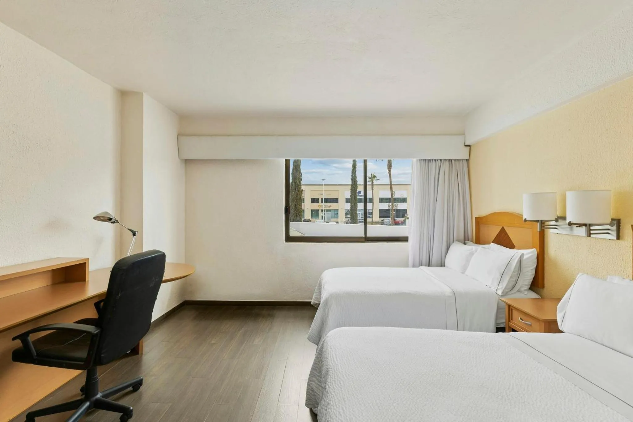 Photo of the whole room, Bed in Fiesta Inn Express Chihuahua