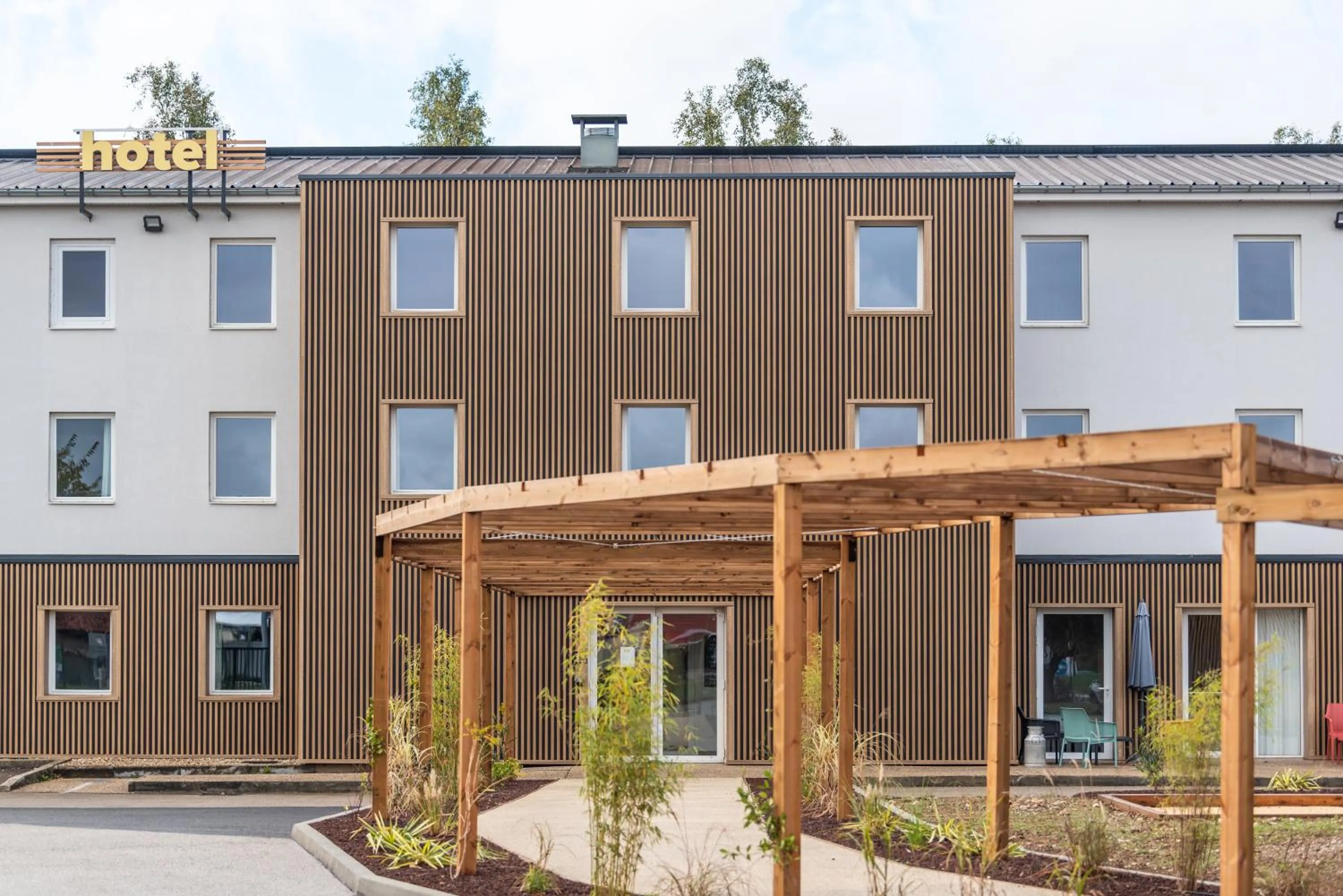 Property building in Greet hotel Bourg-en-Bresse Sud Montagnat