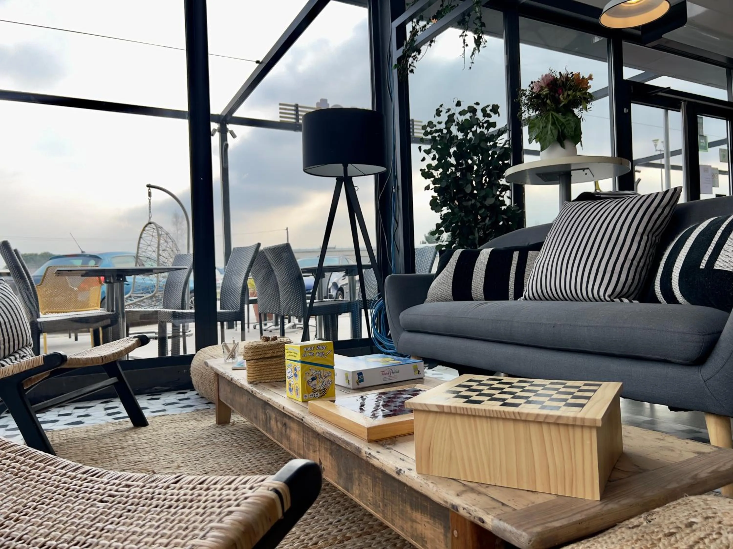 Communal lounge/ TV room in Greet hotel Bourg-en-Bresse Sud Montagnat