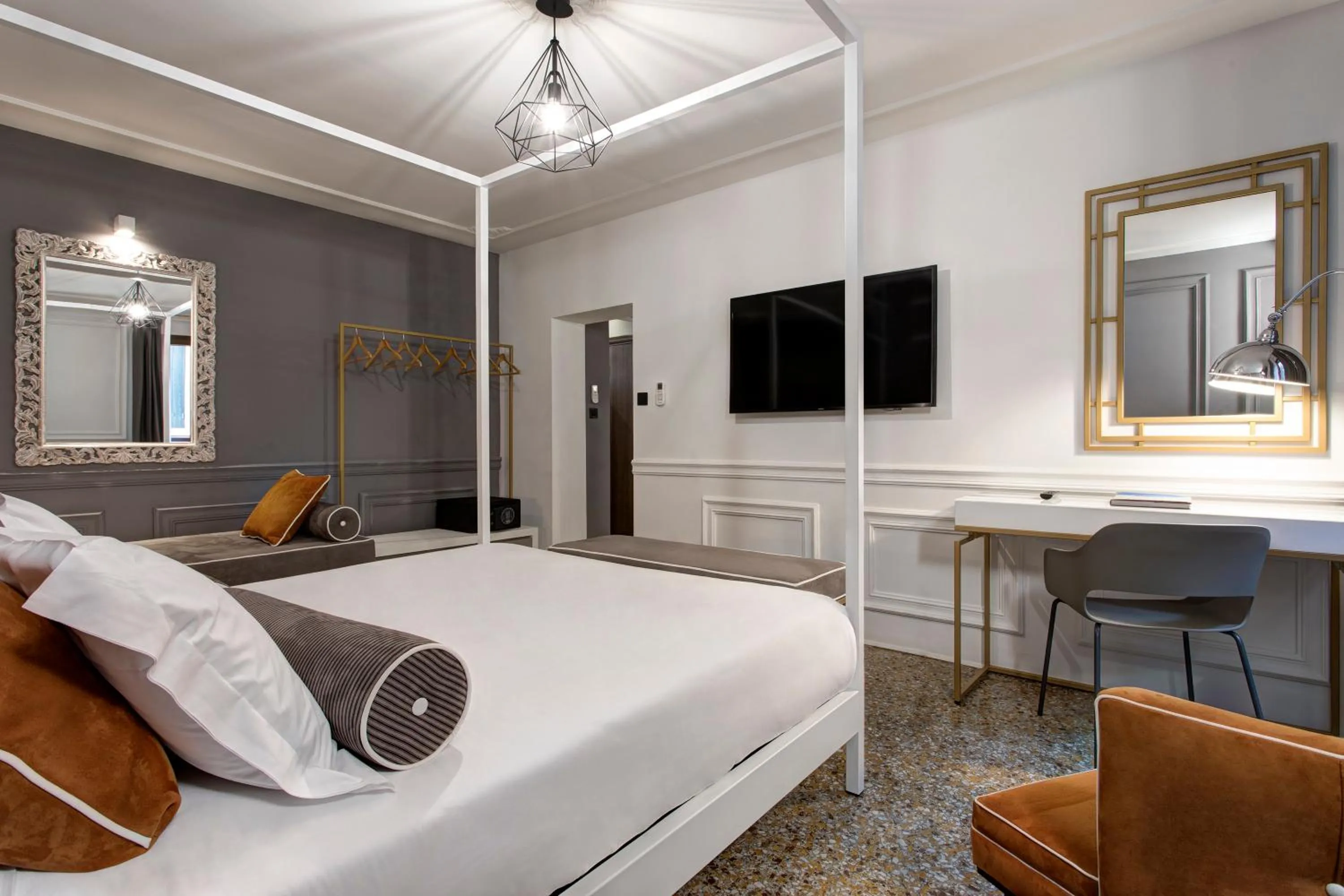 Bed in San Marco Suite 755