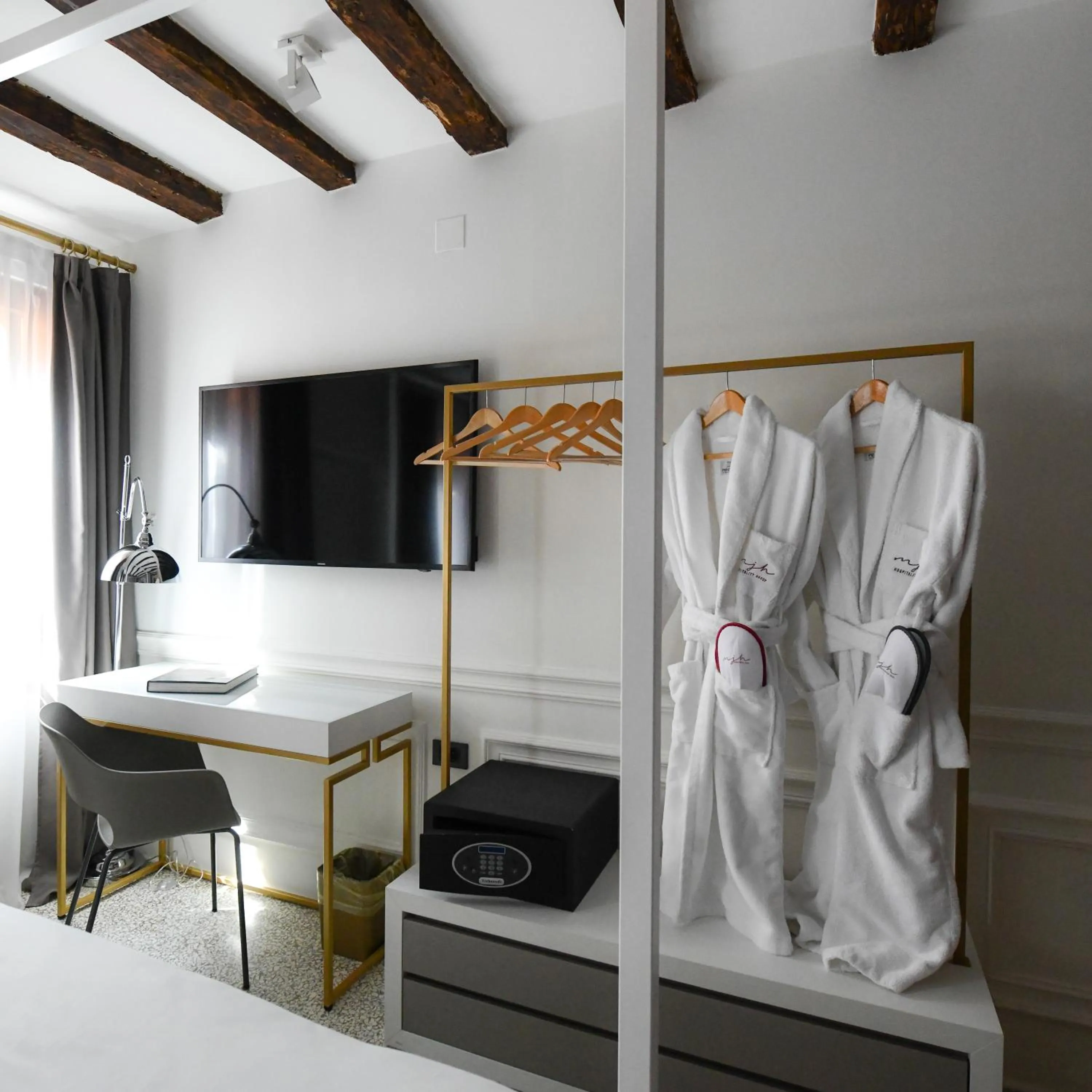 Bedroom, Bed in San Marco Suite 755