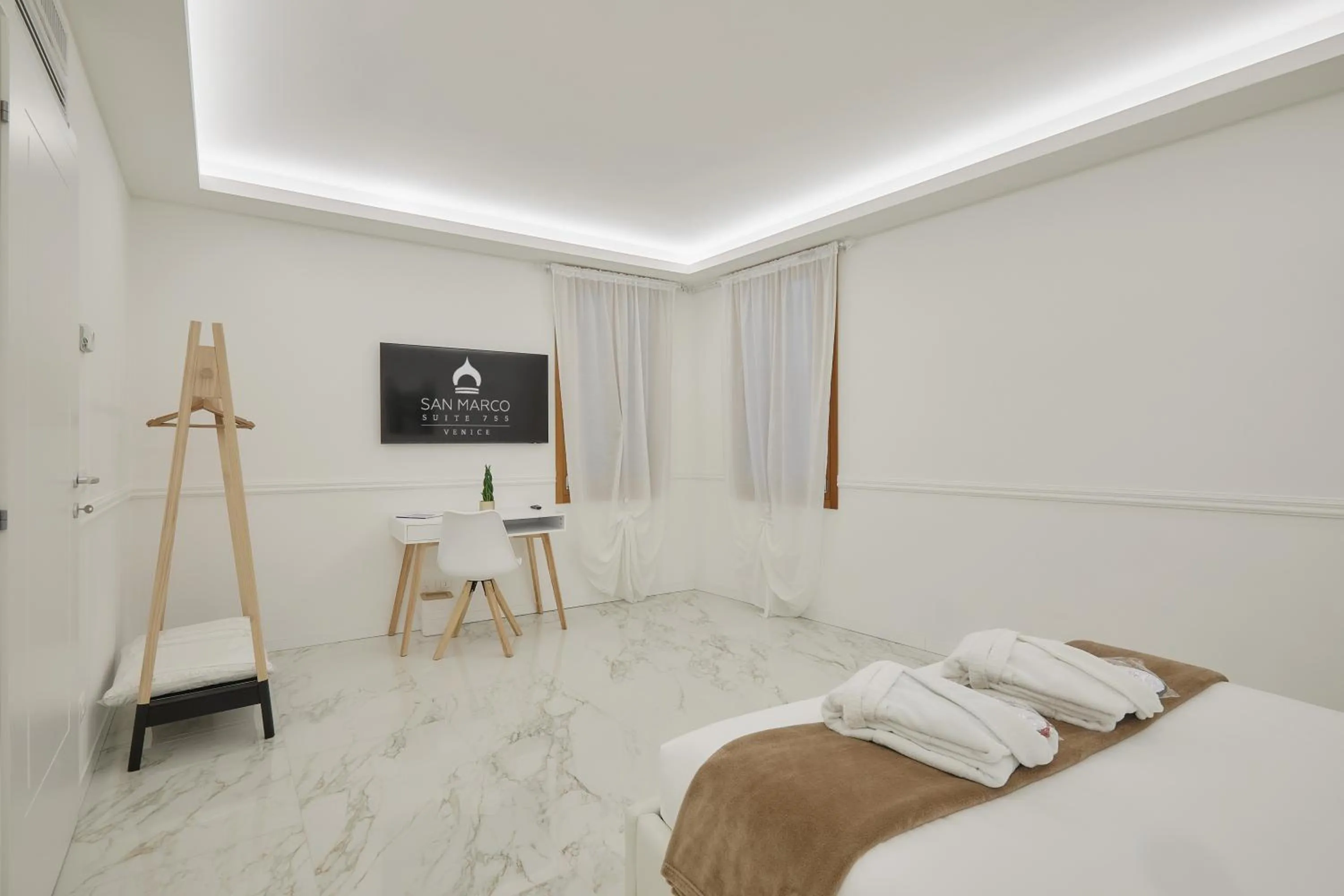 Bedroom, Bed in San Marco Suite 755