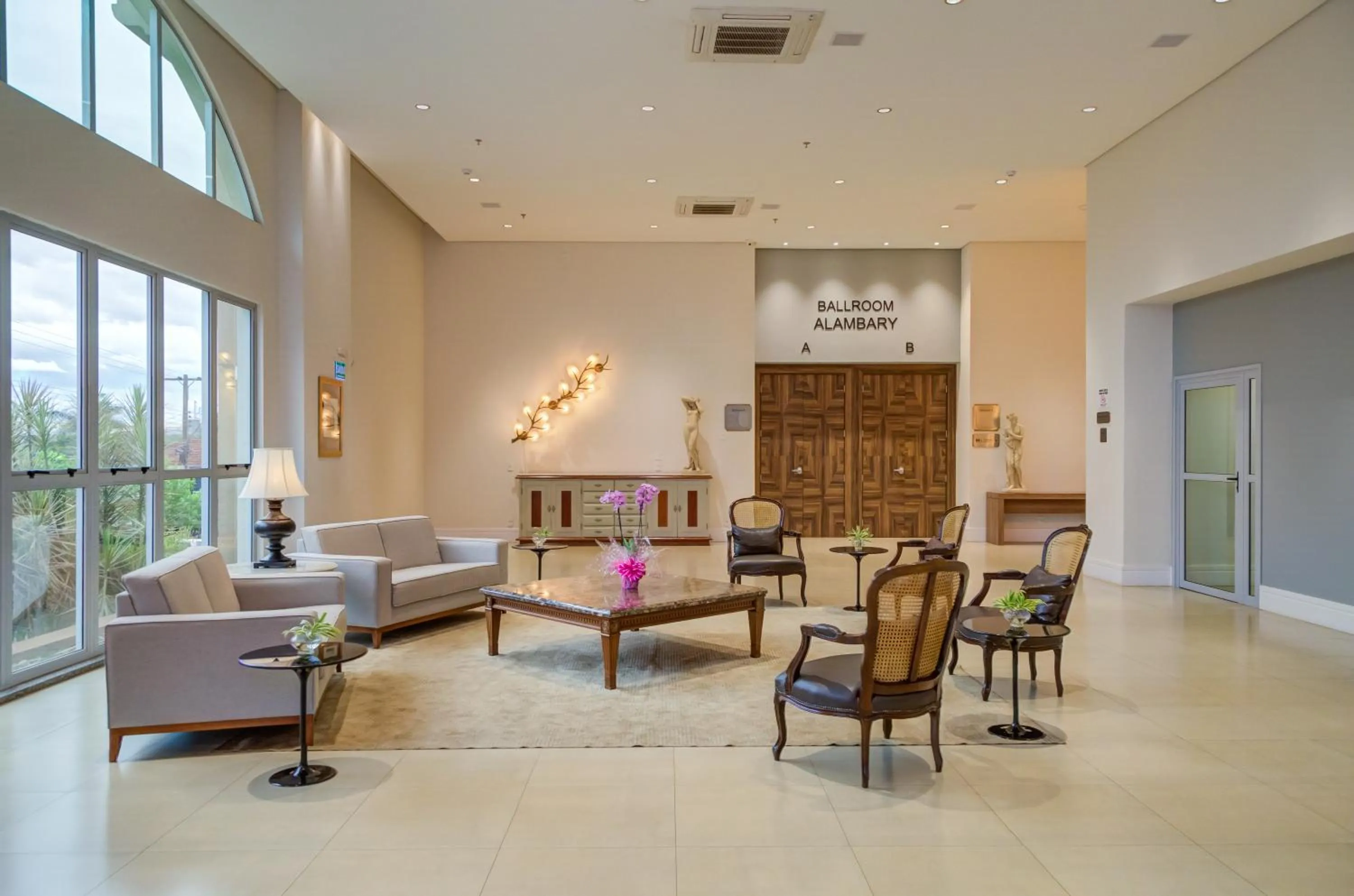 Property building in Bourbon Hotel Cambara