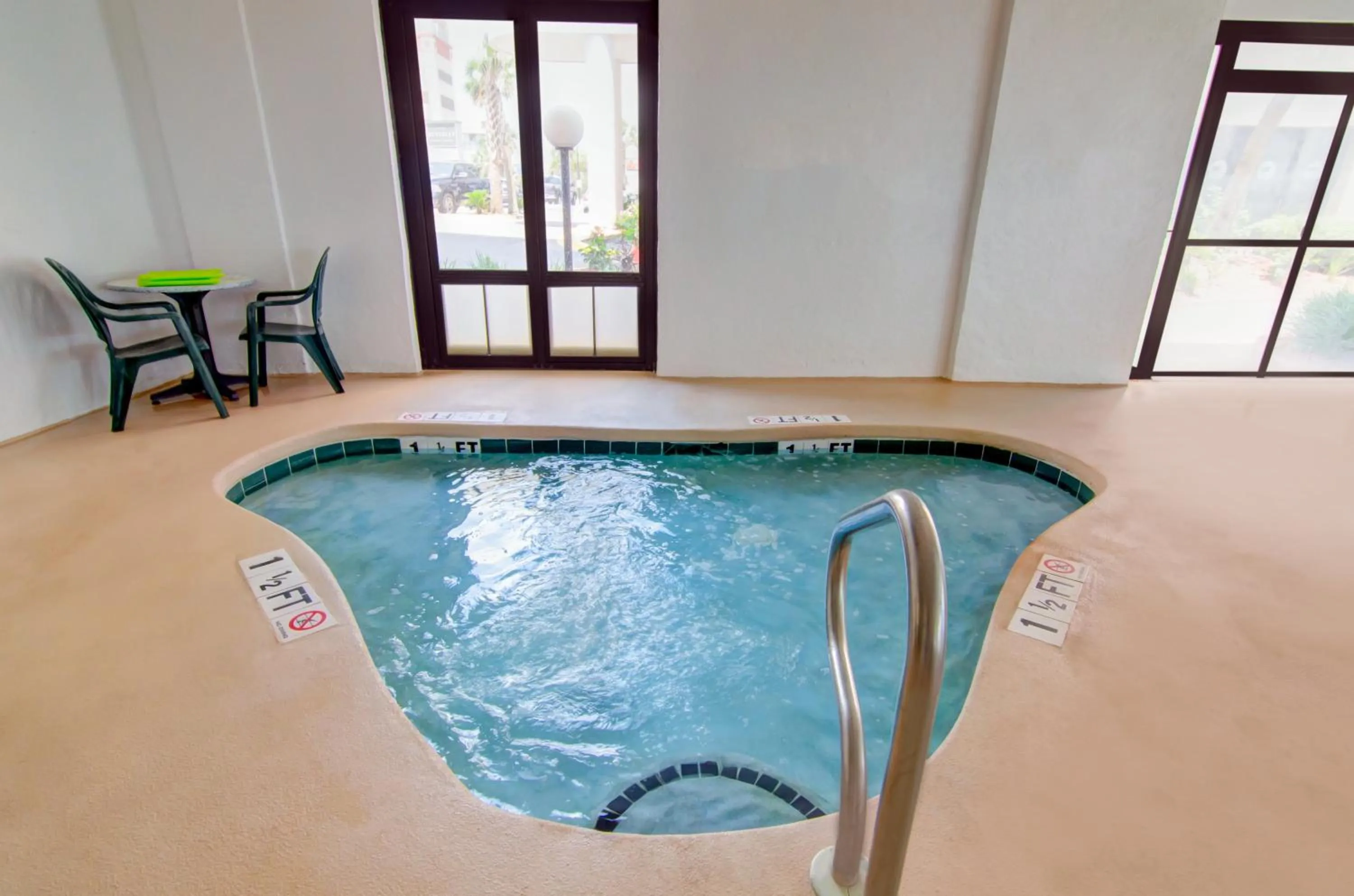 Swimming pool in Palms Resort