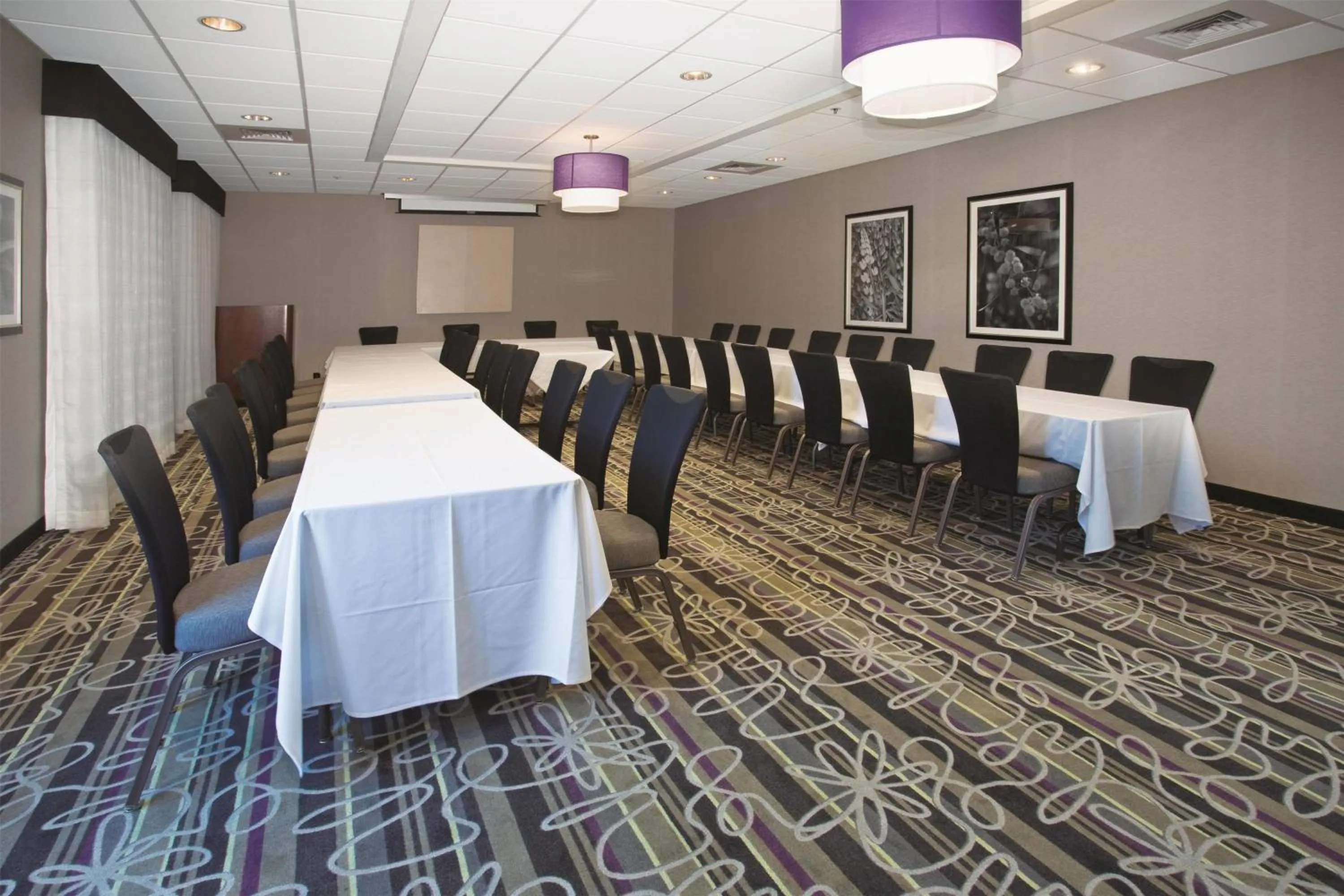 Meeting/conference room in La Quinta by Wyndham Denver Englewood Tech Ctr