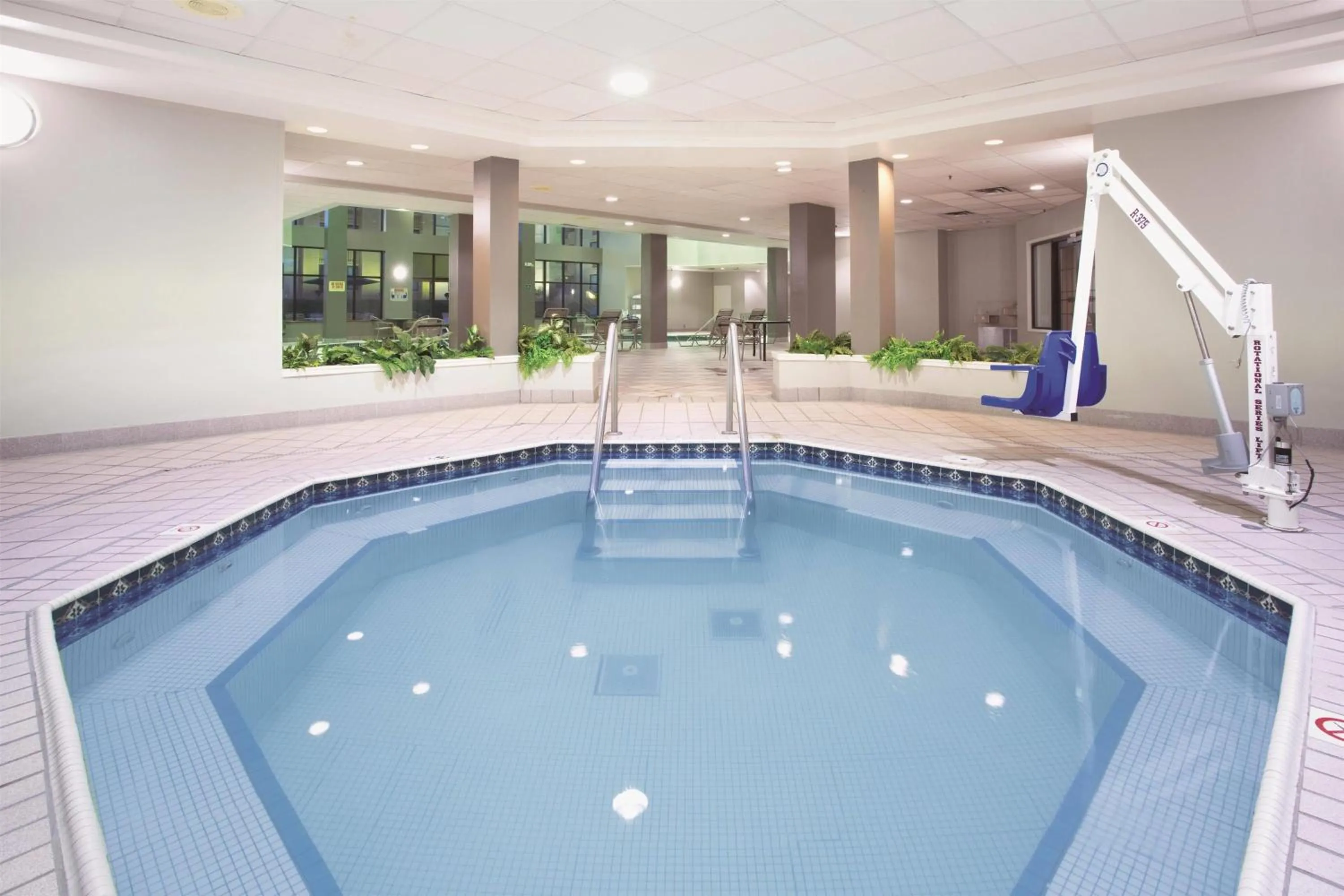 Pool view in La Quinta by Wyndham Denver Englewood Tech Ctr