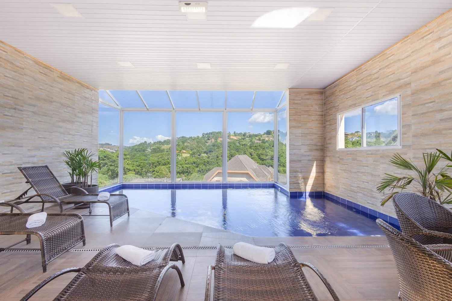 Swimming pool in Kaliman Pousada Campos do Jordão