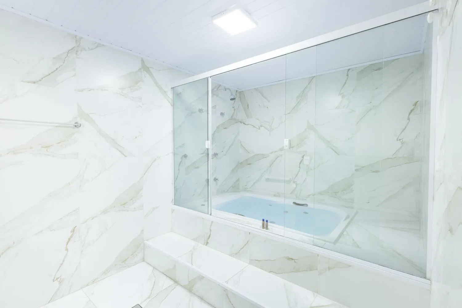 Hot Tub in Kaliman Pousada Campos do Jordão