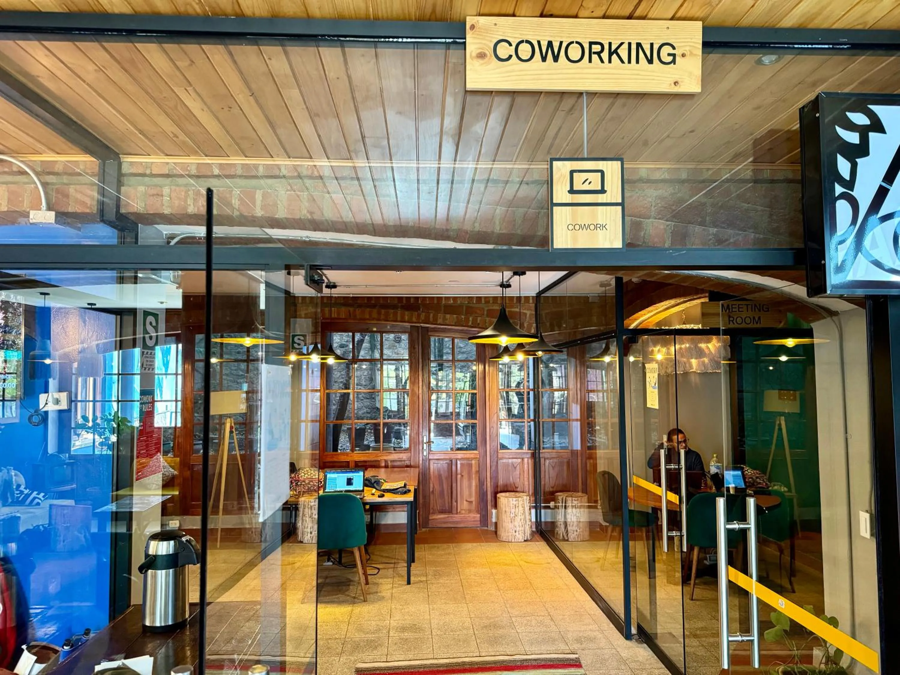 Business facilities in Selina Huaraz