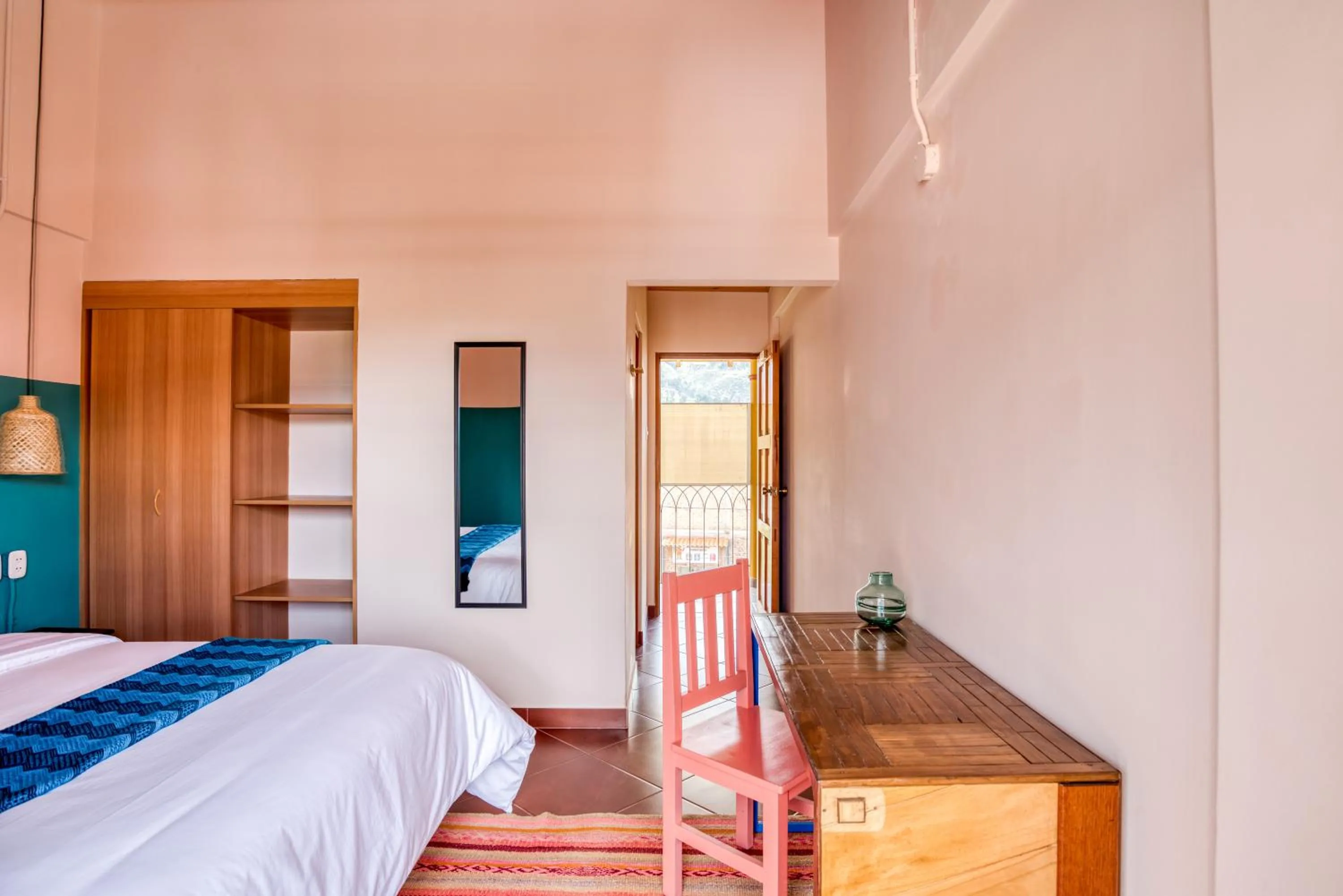 Photo of the whole room in Selina Huaraz