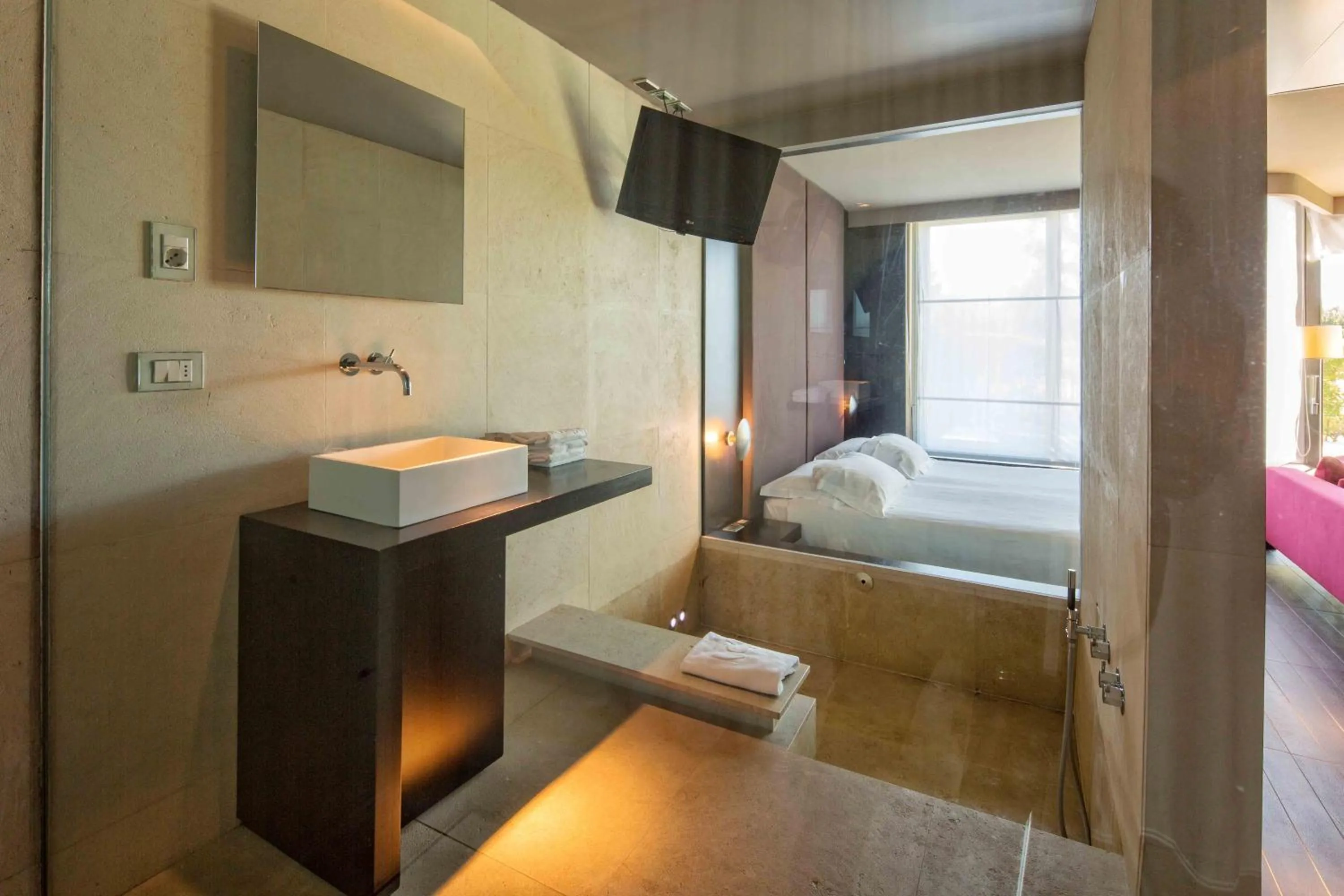 Bathroom, Bed in Riviera Golf Resort