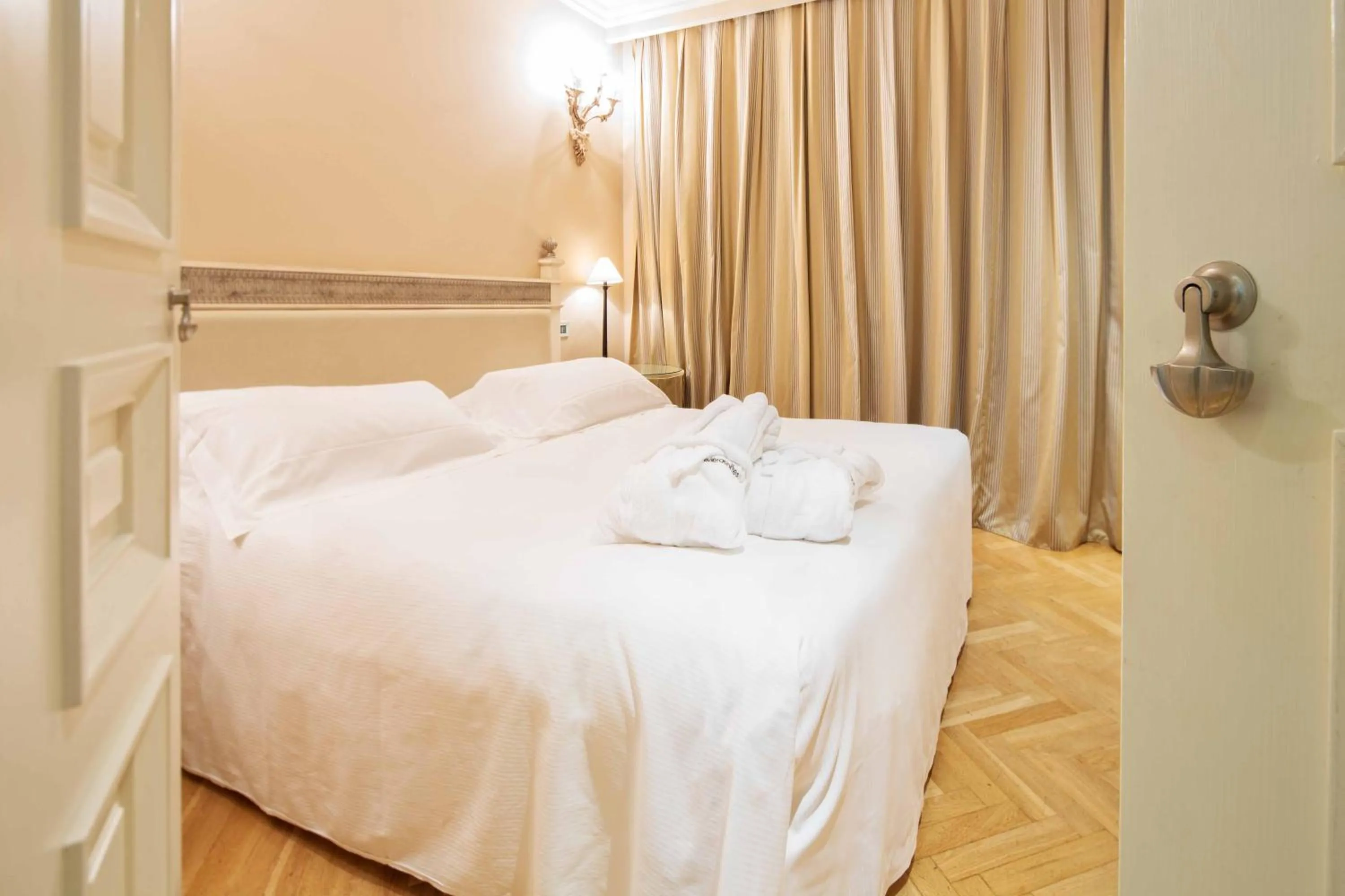 Bed in Riviera Golf Resort