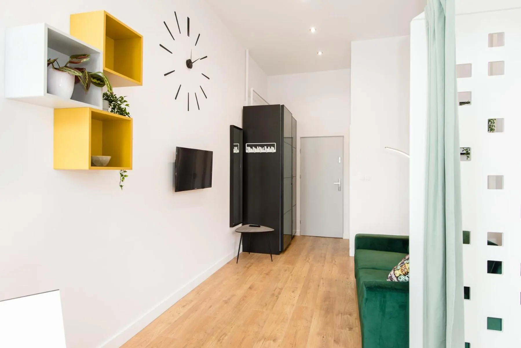 TV and multimedia in Bliss Apartments