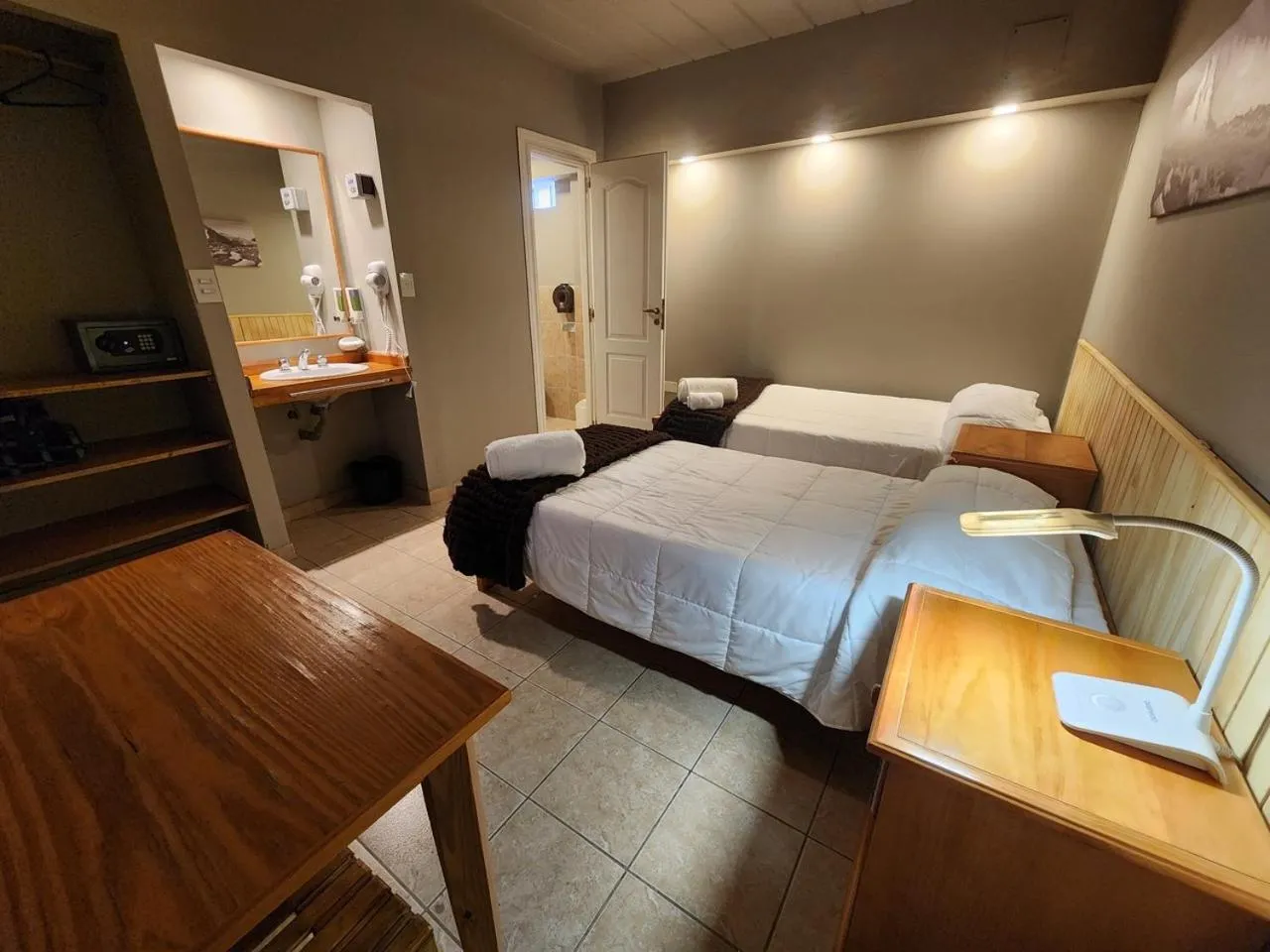 Bed in Del Glaciar Libertador Hotel