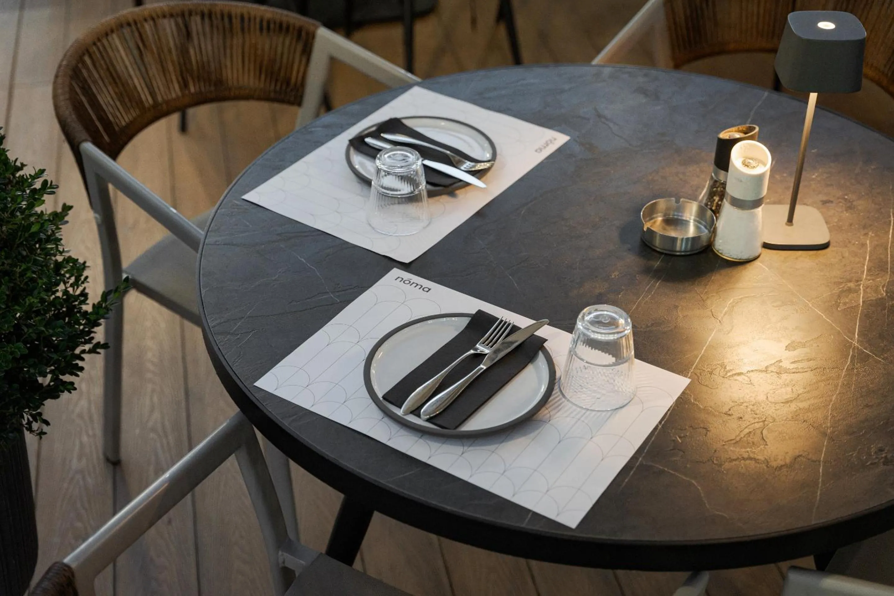 Restaurant/places to eat in Civitas Suites Hotel