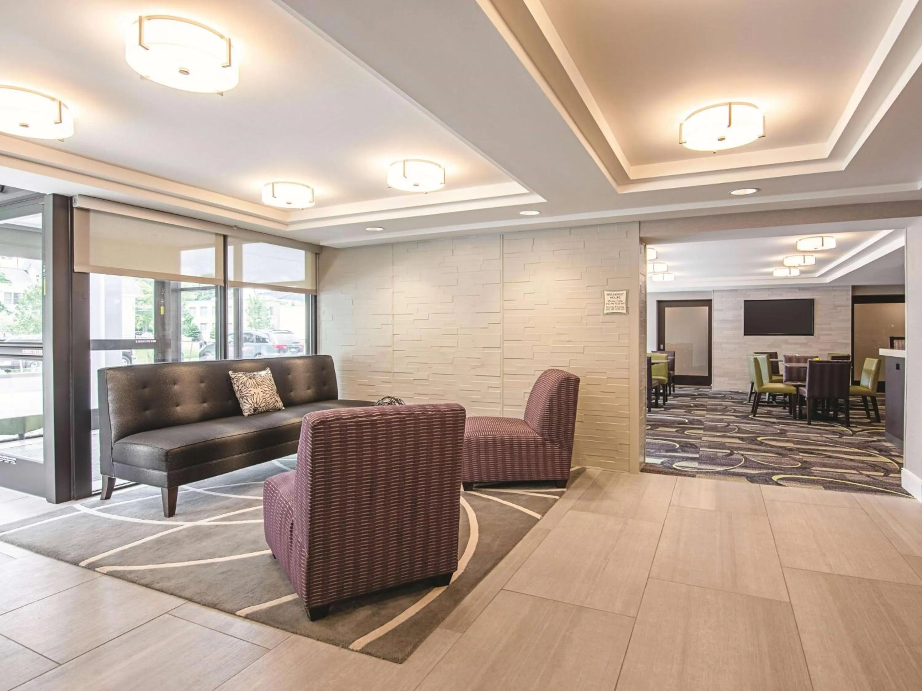 Lobby or reception in La Quinta Inn & Suites by Wyndham Portland DT Maine Med