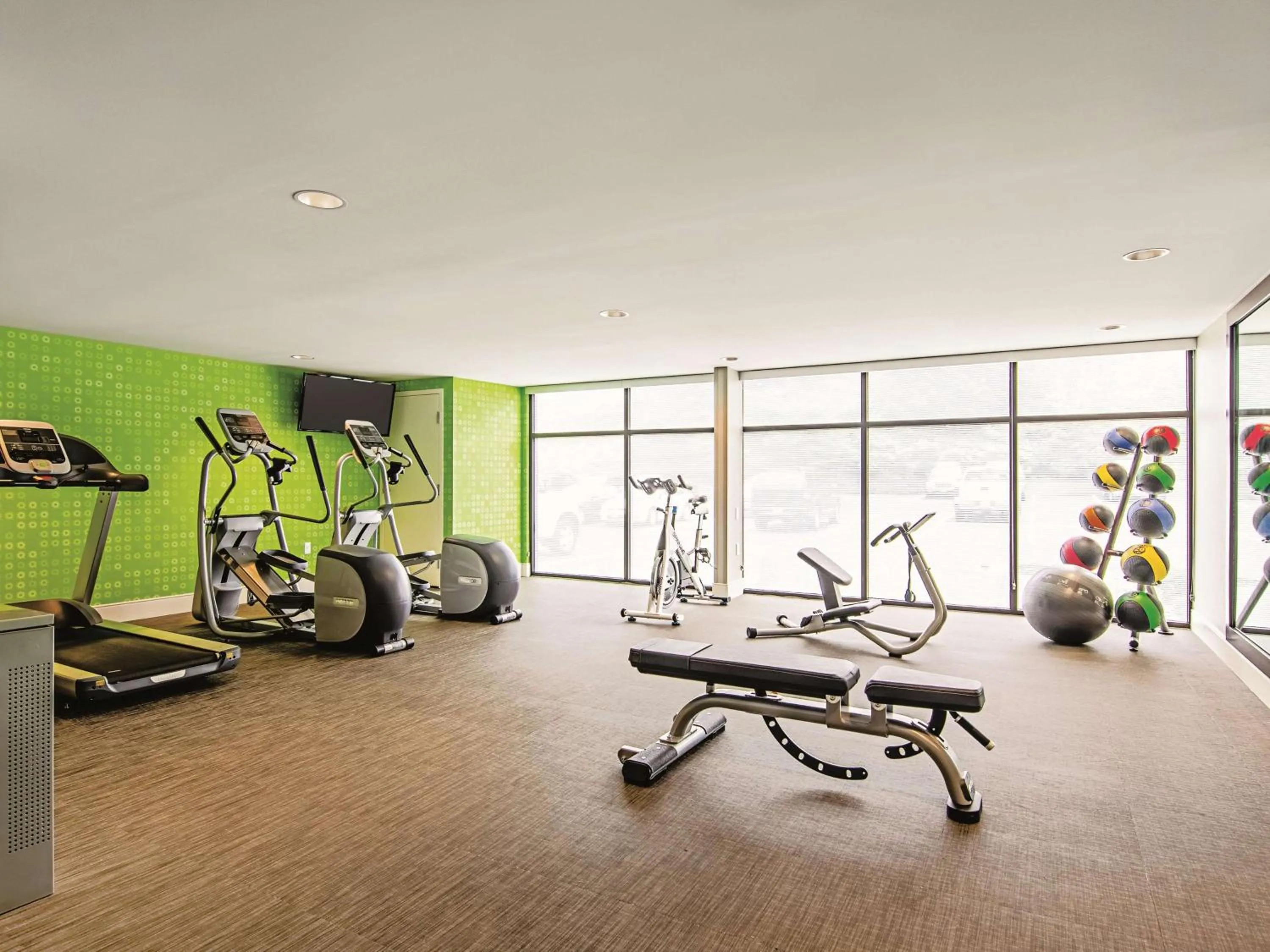 Fitness centre/facilities in La Quinta Inn & Suites by Wyndham Portland DT Maine Med