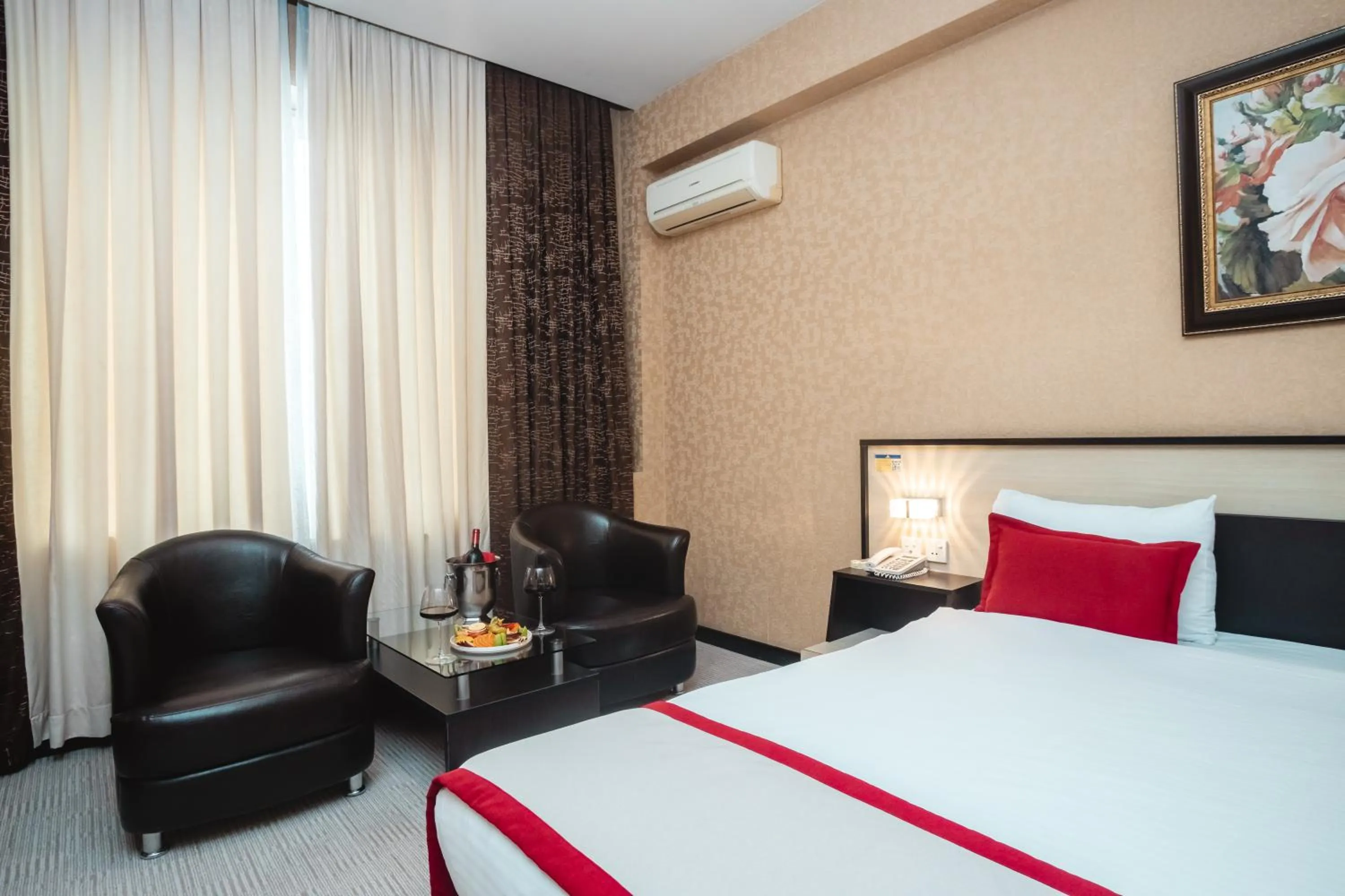 Photo of the whole room, Bed in Days Hotel By Wyndham Baku