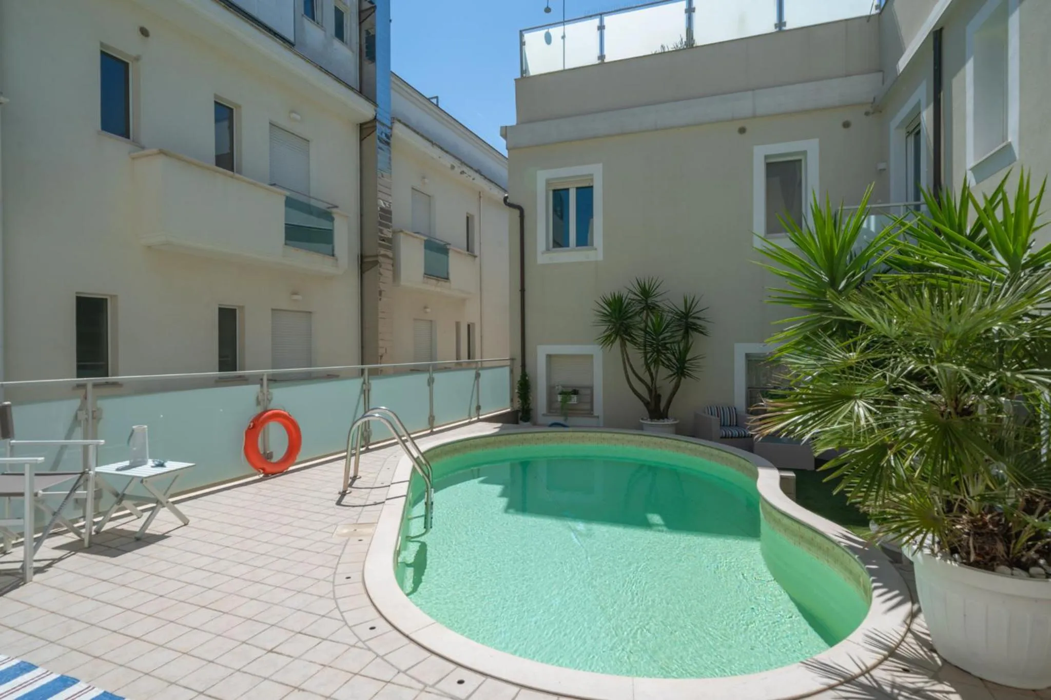 Pool view in Residence Capitol
