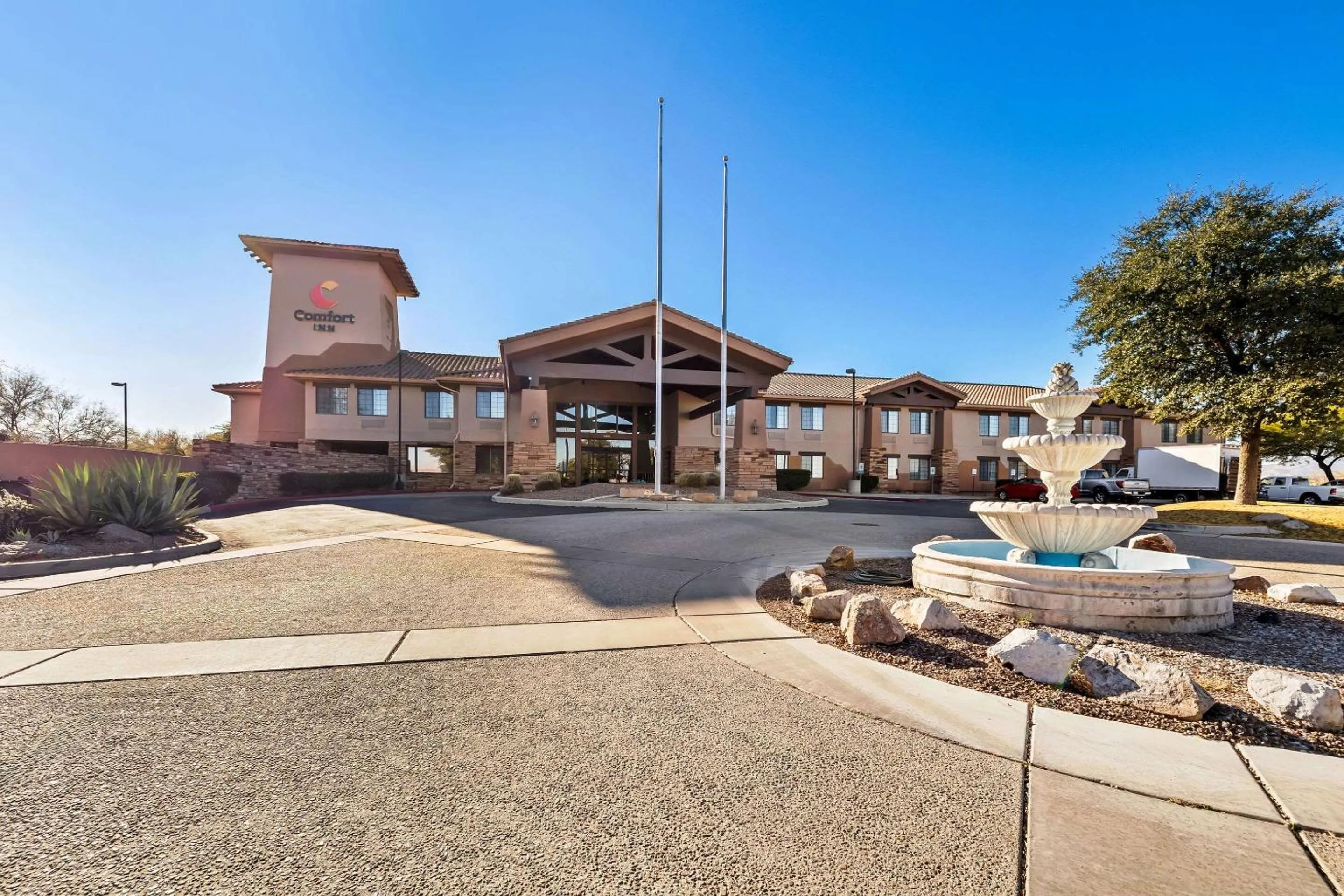 Property building in Comfort Inn Benson near Kartchner Caverns